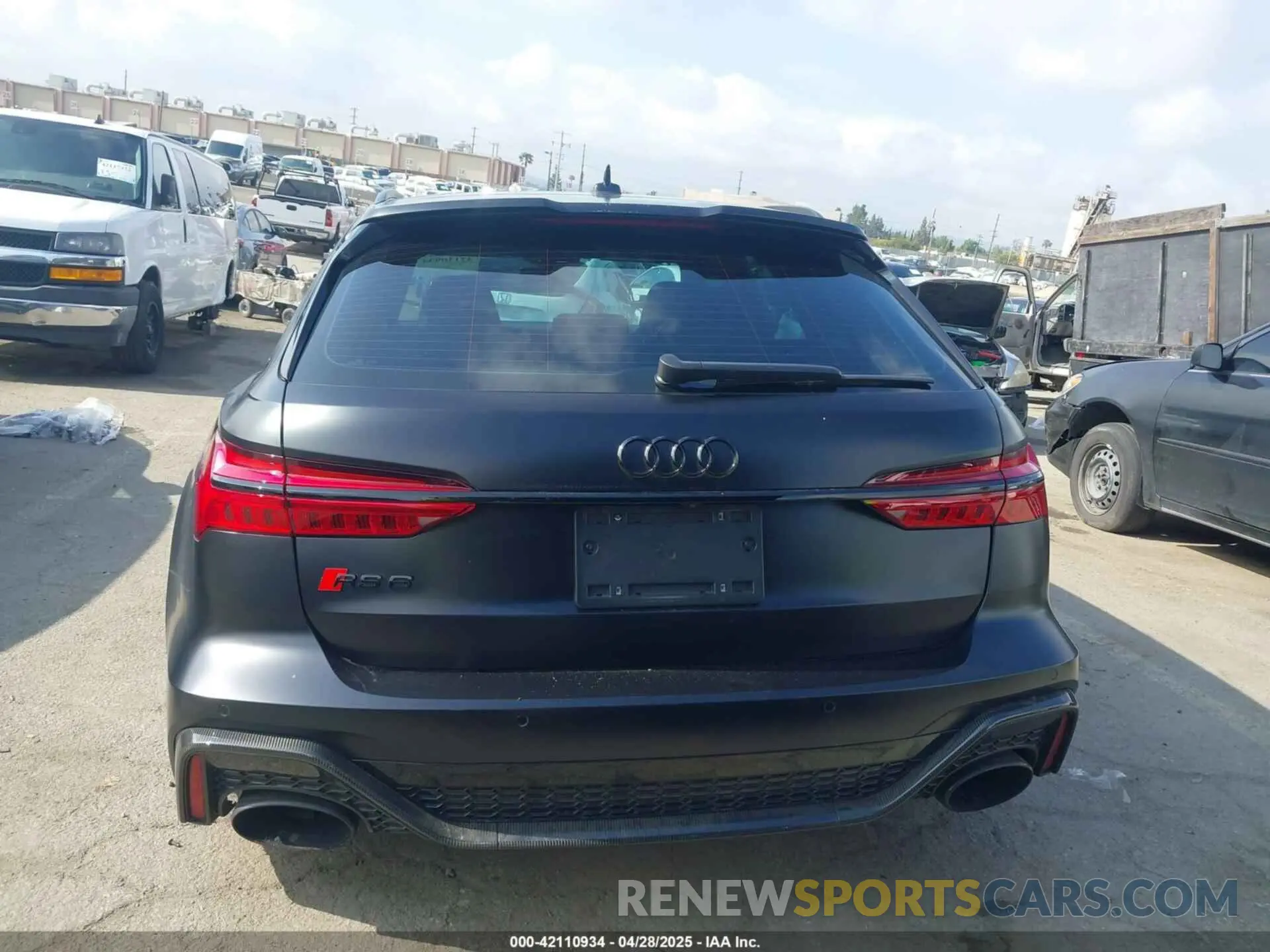 16 Photograph of a damaged car WUA1CBF26MN906407 AUDI RS 6 AVANT 2021