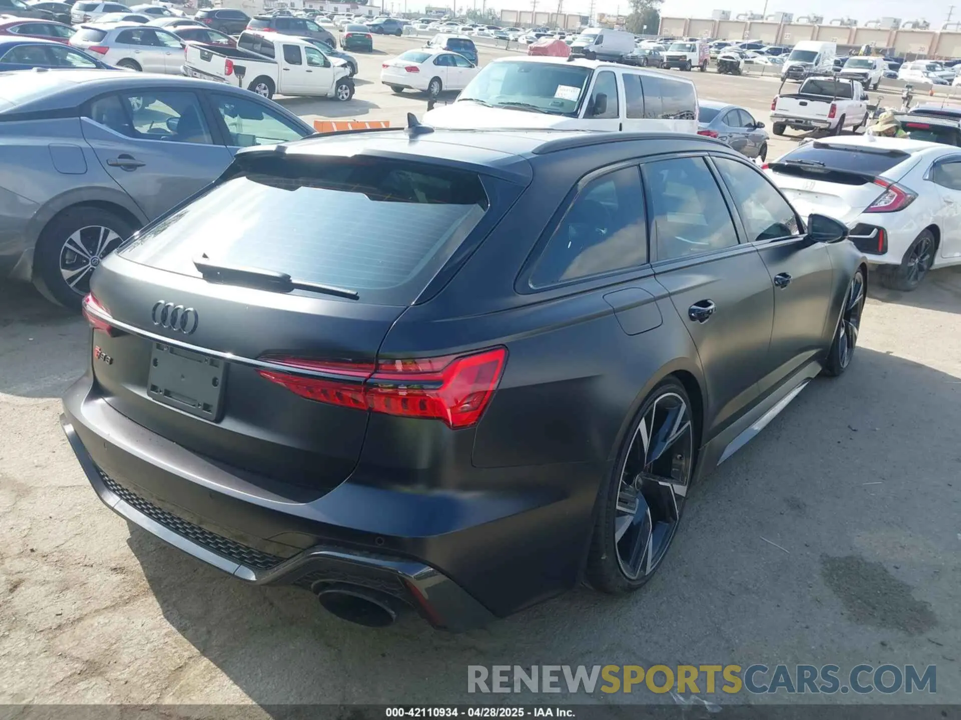 4 Photograph of a damaged car WUA1CBF26MN906407 AUDI RS 6 AVANT 2021