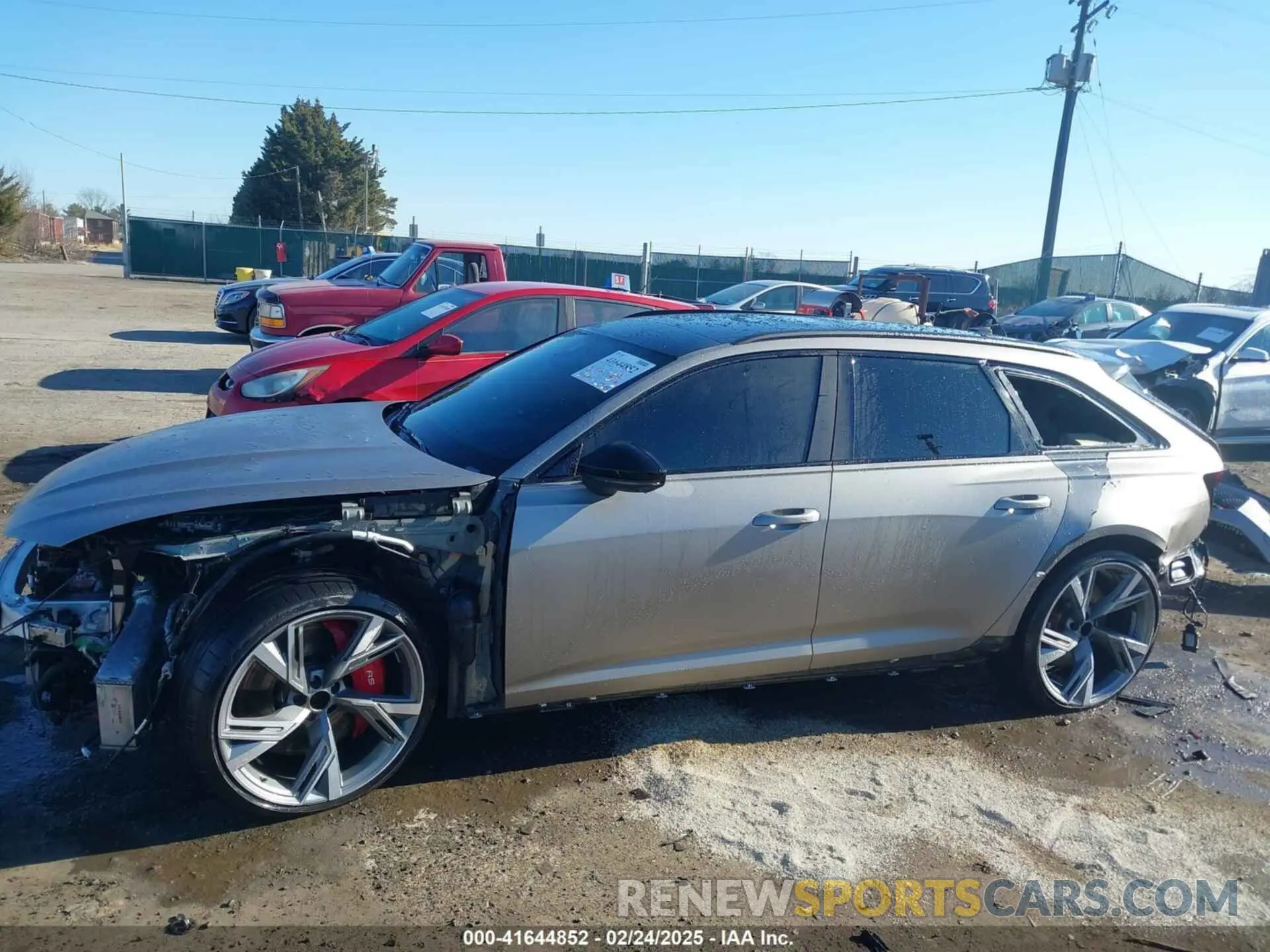 15 Фотография поврежденного автомобиля WUA1CBF23NN902140 AUDI RS 6 AVANT 2022