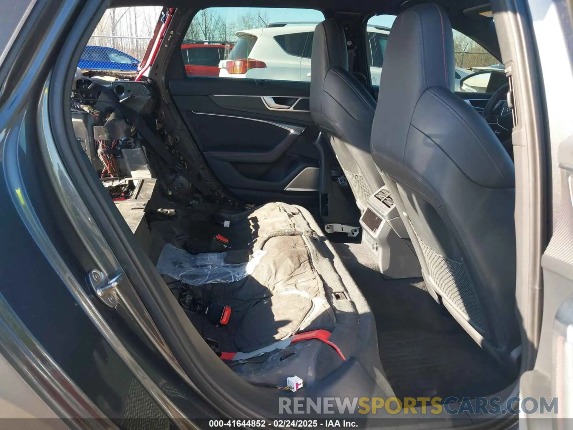 8 Фотография поврежденного автомобиля WUA1CBF23NN902140 AUDI RS 6 AVANT 2022