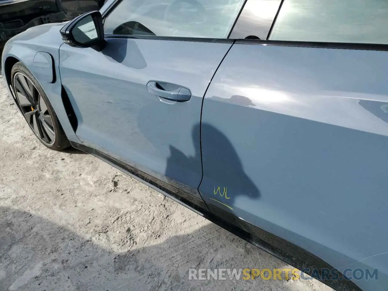 12 Photograph of a damaged car WAUBHBFW4N7901781 AUDI RS E-TRON 2022