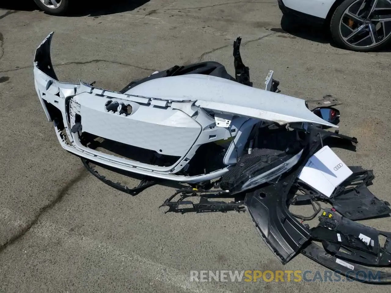12 Фотография поврежденного автомобиля WAUBHBFW4P7902528 AUDI RS E-TRON 2023