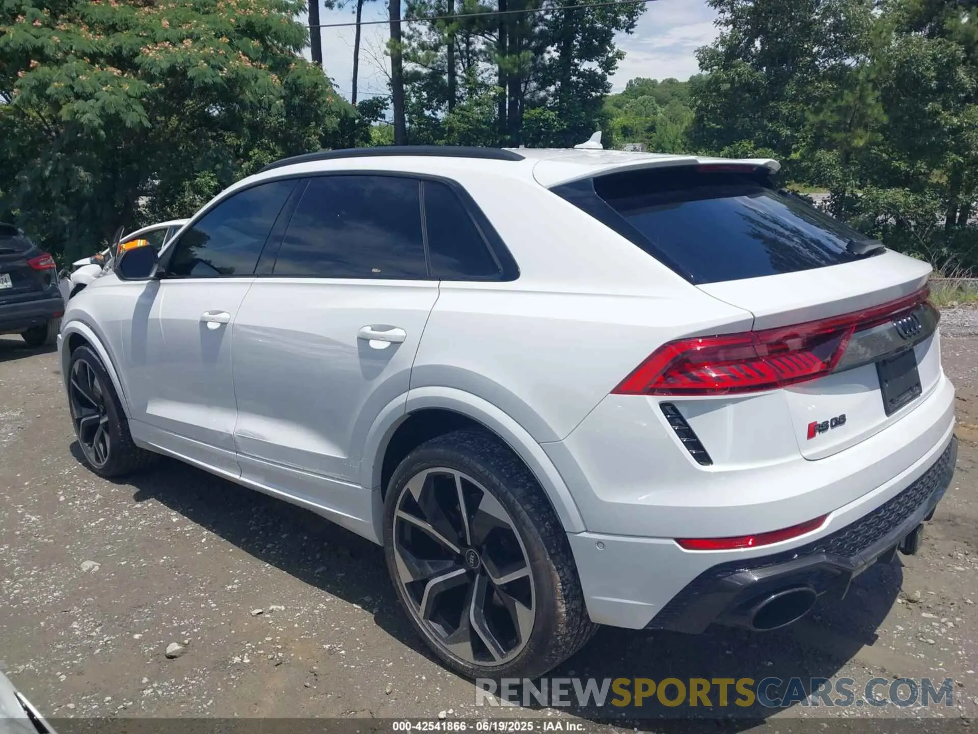 14 Photograph of a damaged car WU1ARBF10MD029781 AUDI RS Q8 2021