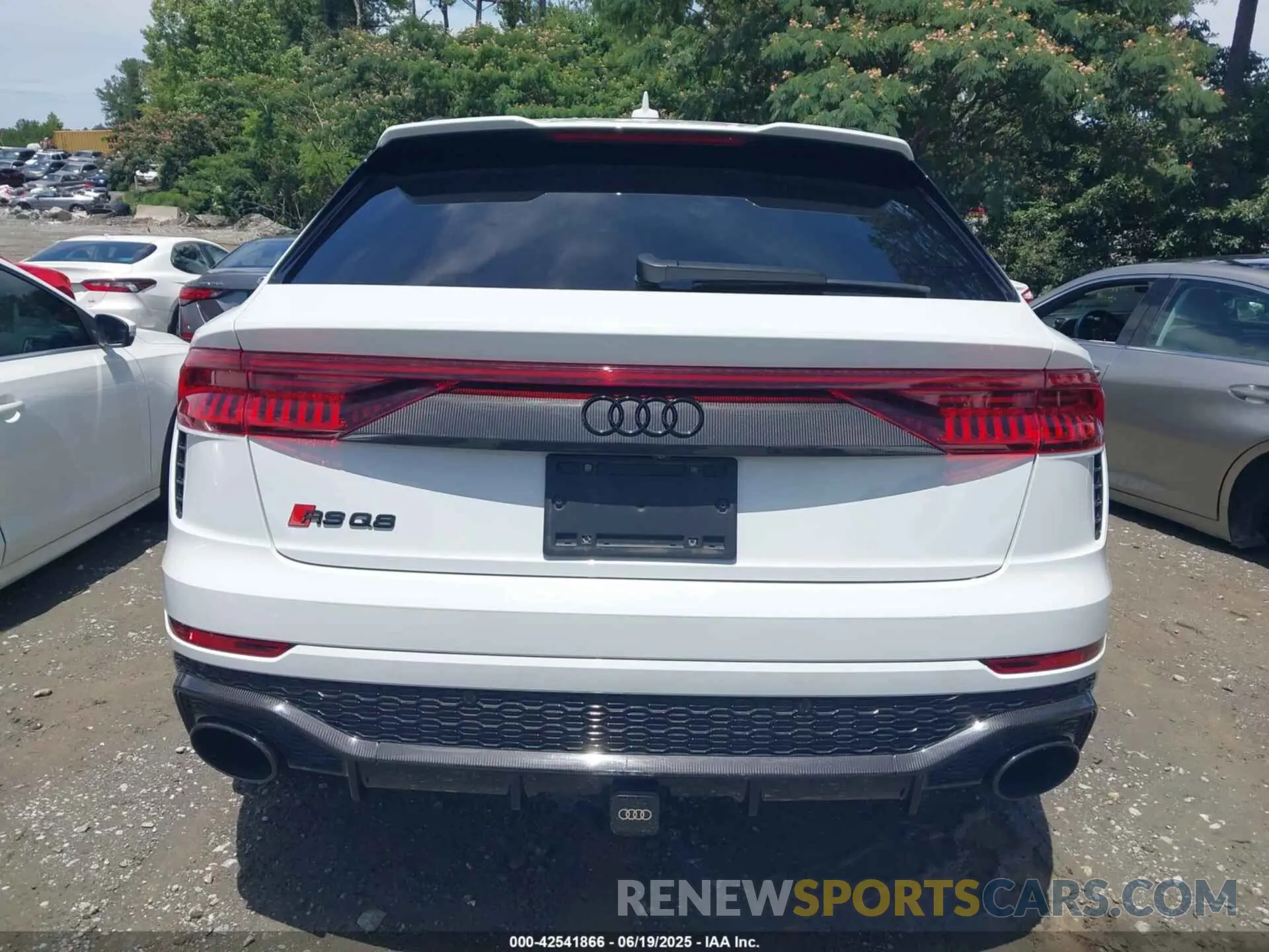 16 Photograph of a damaged car WU1ARBF10MD029781 AUDI RS Q8 2021