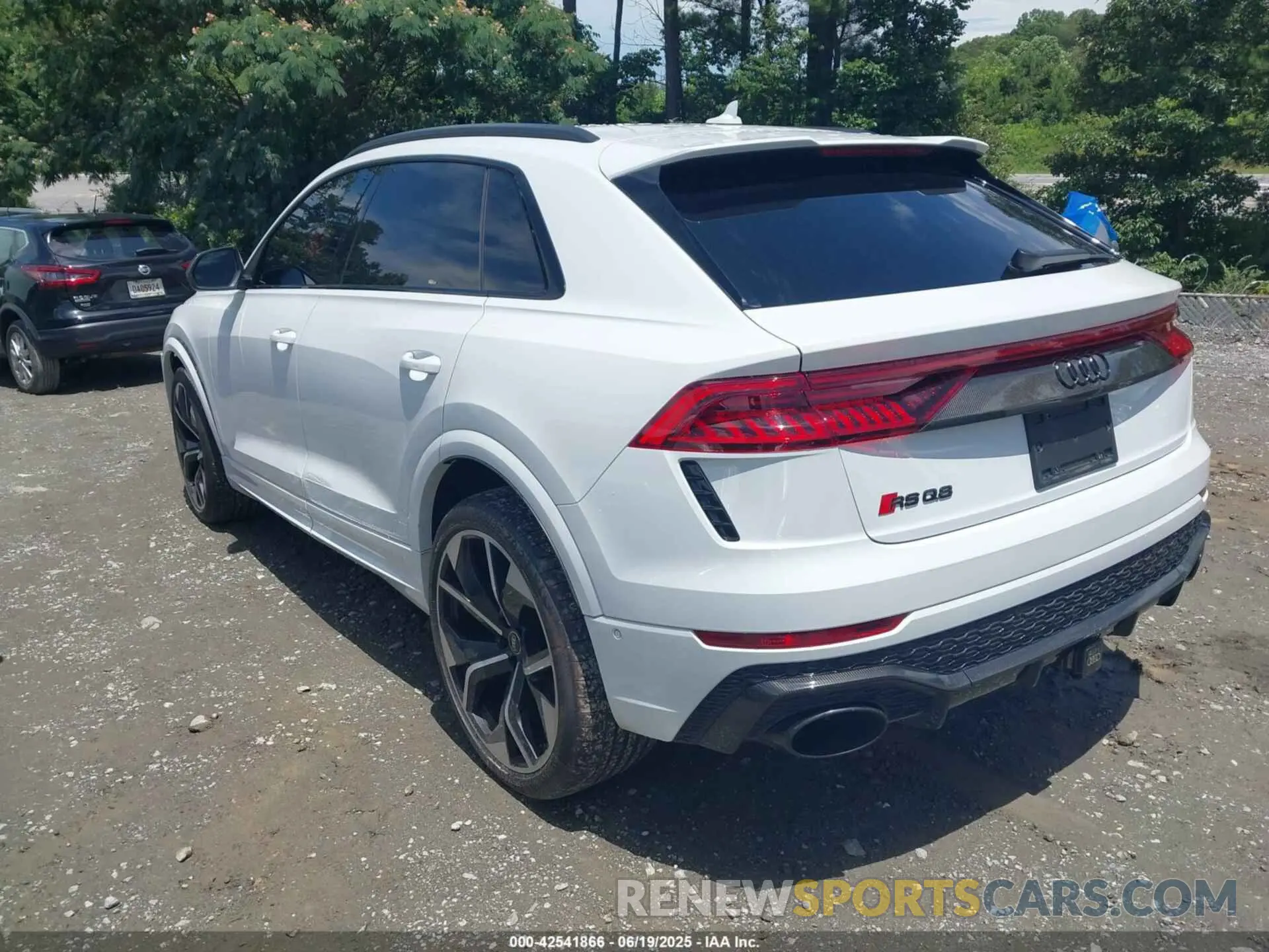 3 Photograph of a damaged car WU1ARBF10MD029781 AUDI RS Q8 2021