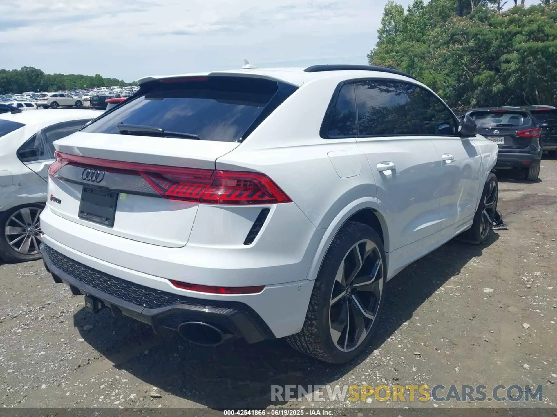 4 Photograph of a damaged car WU1ARBF10MD029781 AUDI RS Q8 2021
