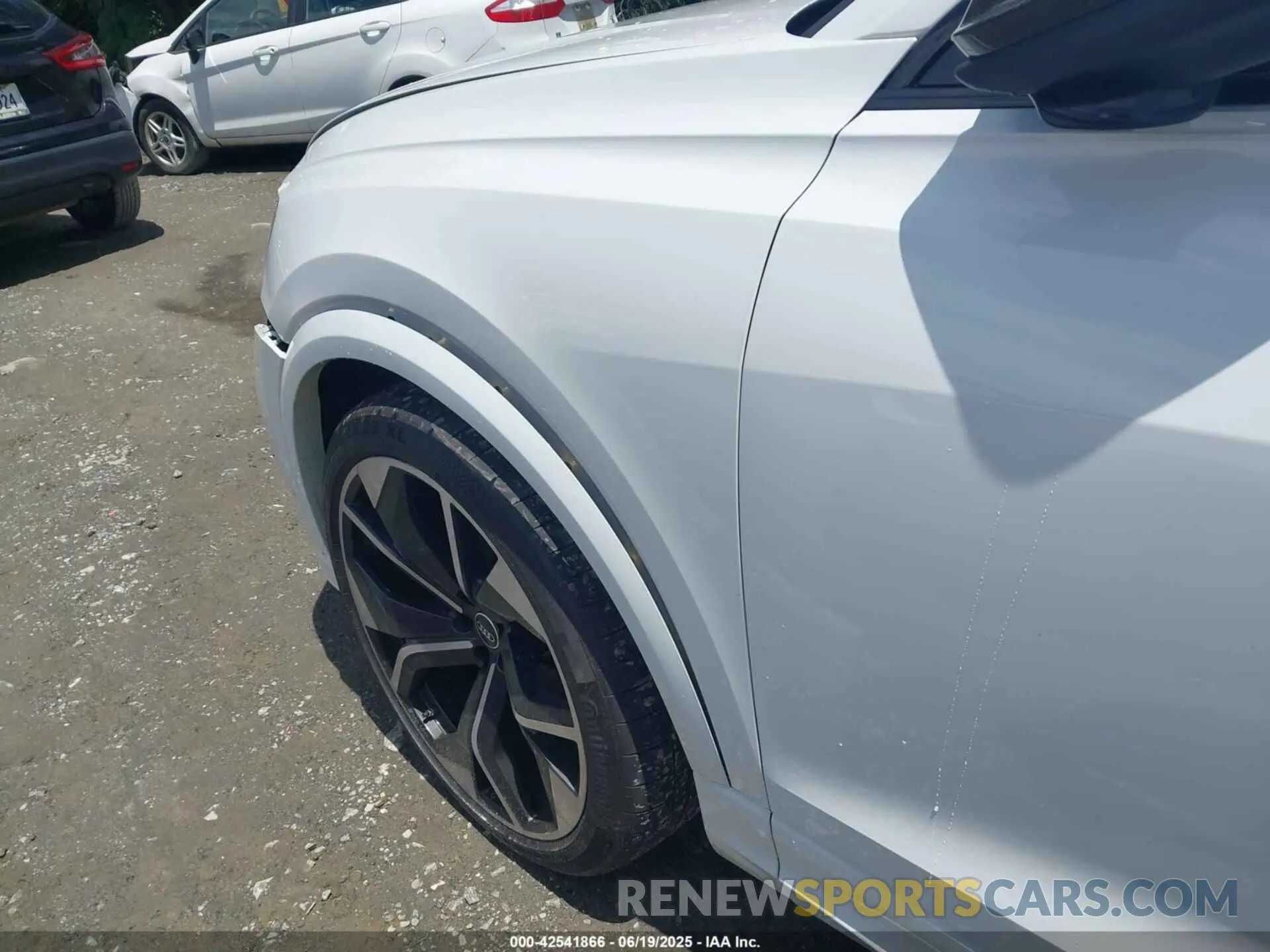 6 Photograph of a damaged car WU1ARBF10MD029781 AUDI RS Q8 2021