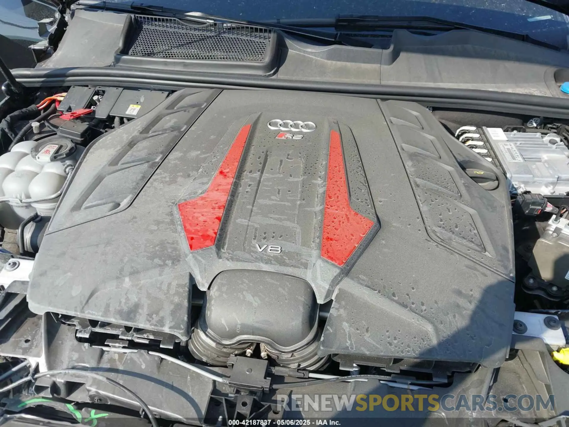 10 Photograph of a damaged car WU1ARBF15RD005841 AUDI RS Q8 2024