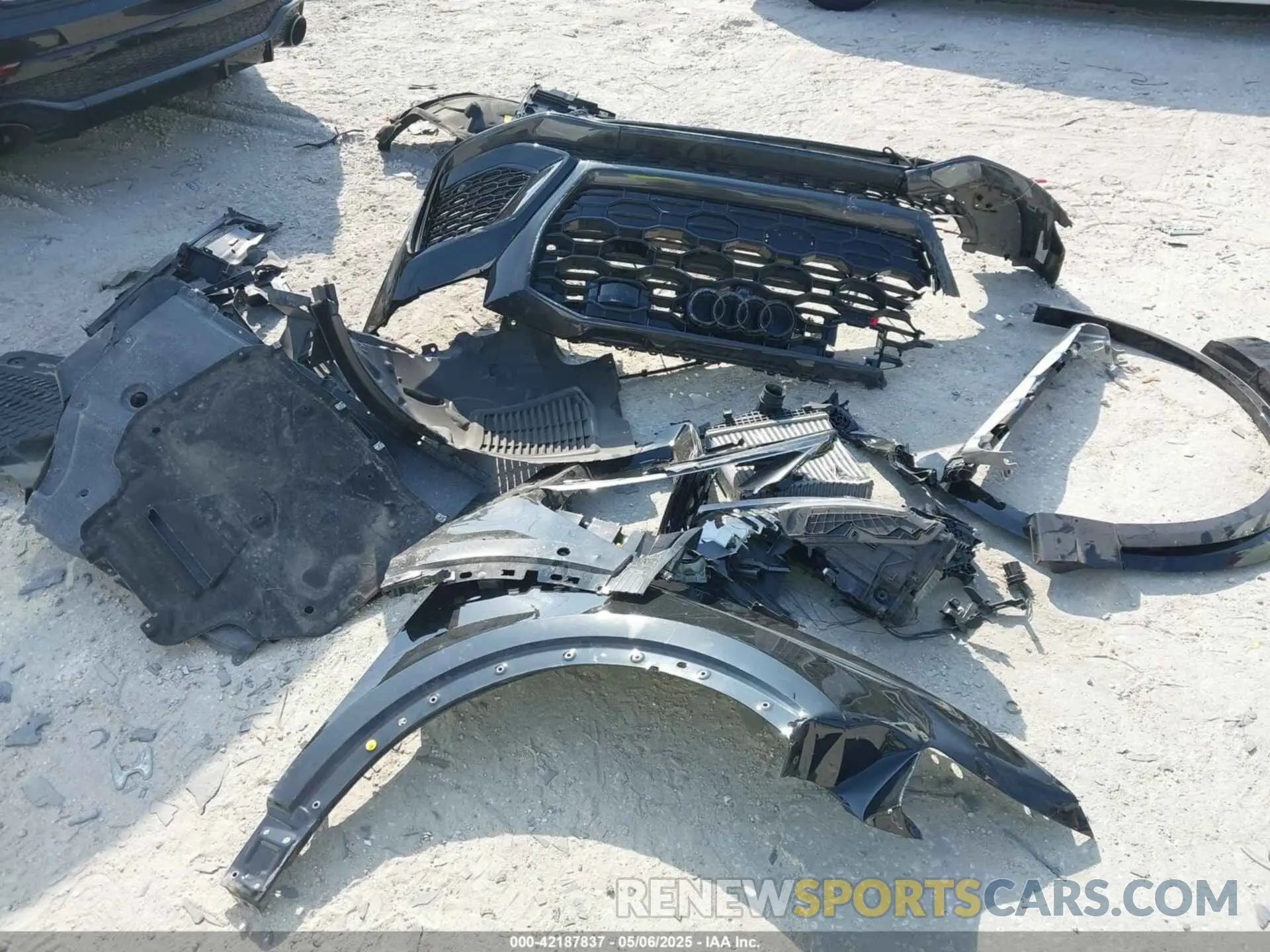 12 Photograph of a damaged car WU1ARBF15RD005841 AUDI RS Q8 2024
