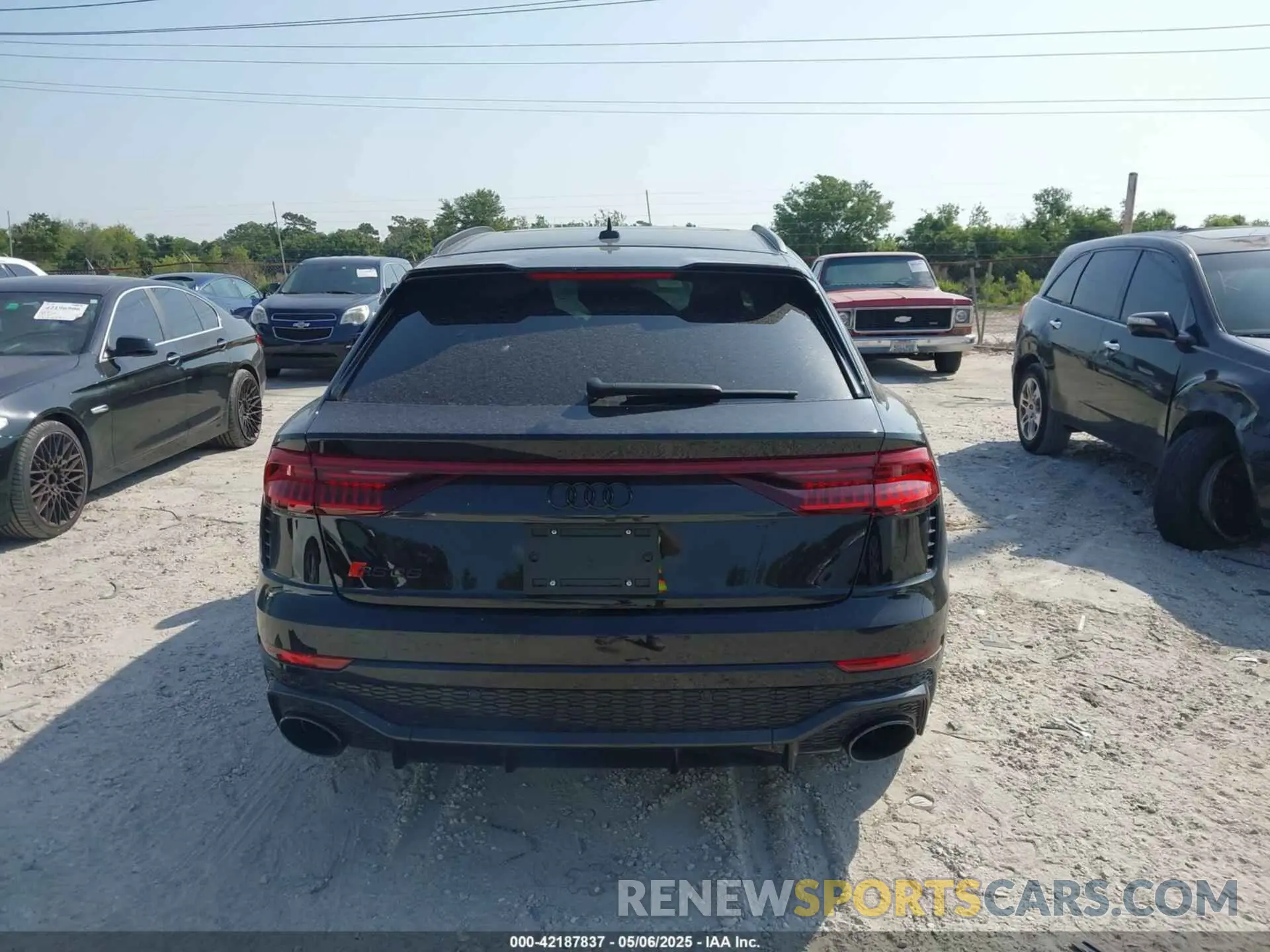 17 Photograph of a damaged car WU1ARBF15RD005841 AUDI RS Q8 2024