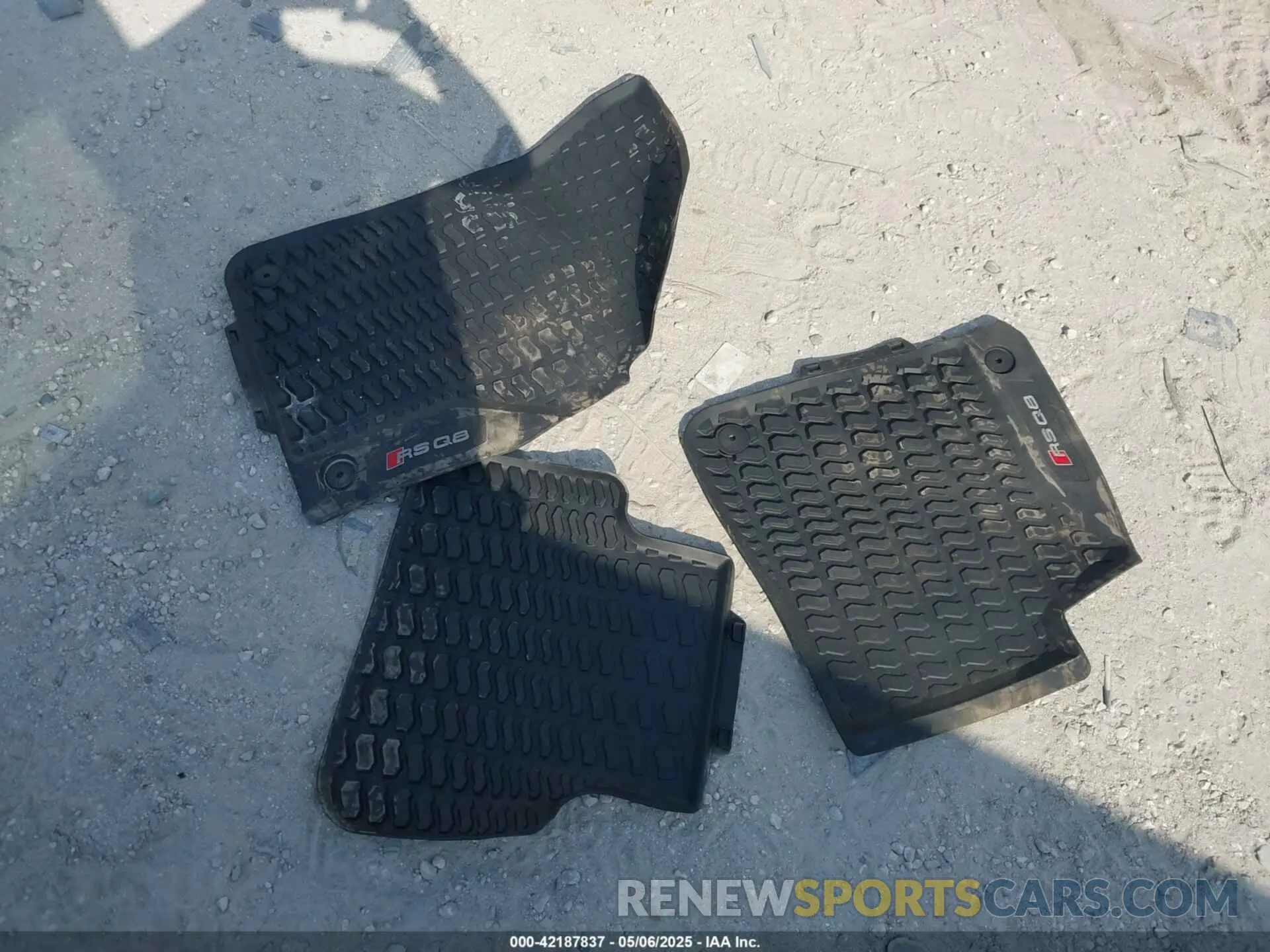 18 Photograph of a damaged car WU1ARBF15RD005841 AUDI RS Q8 2024