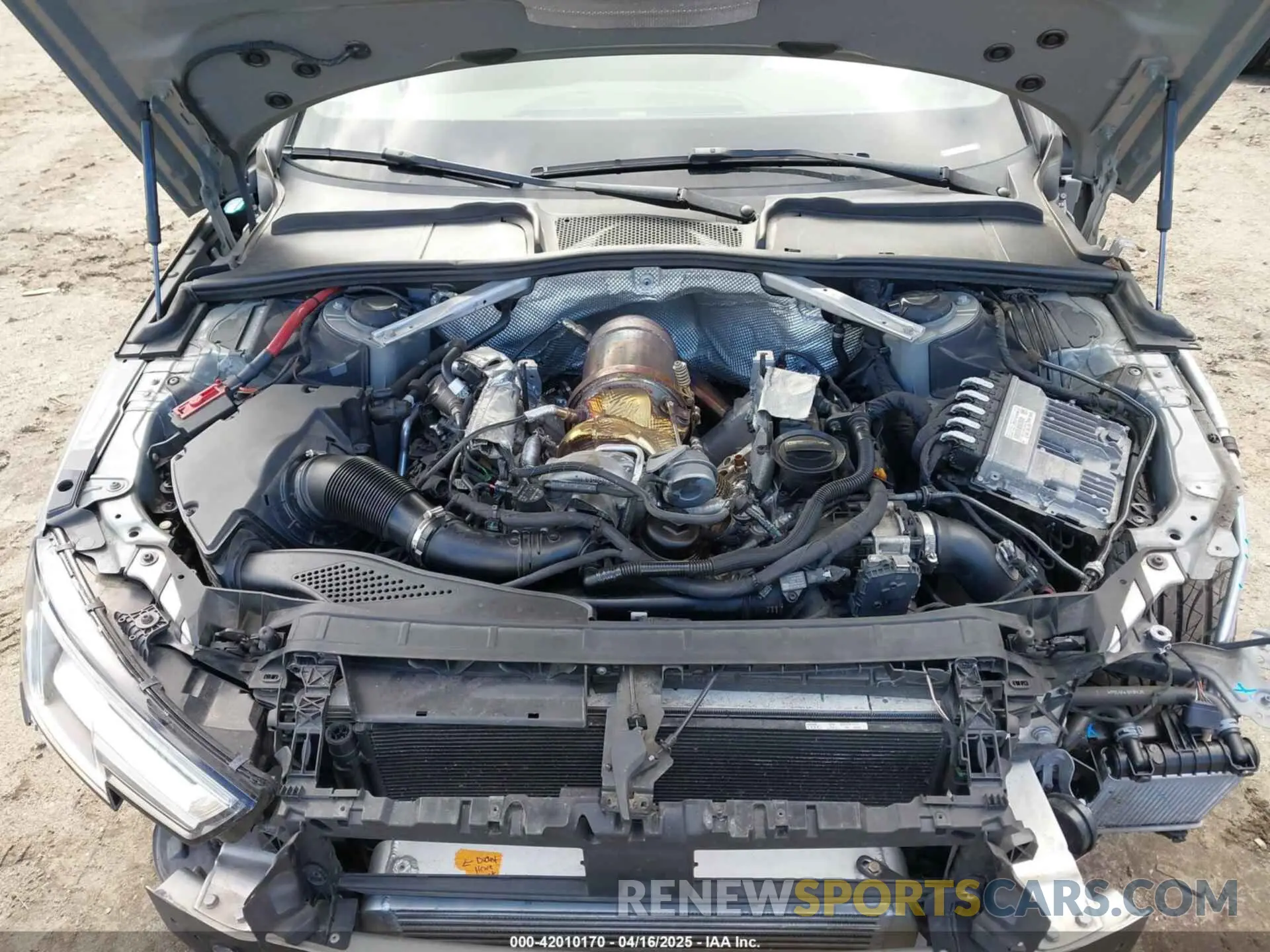 10 Фотография поврежденного автомобиля WAUB4AF49KA003745 AUDI S4 2019
