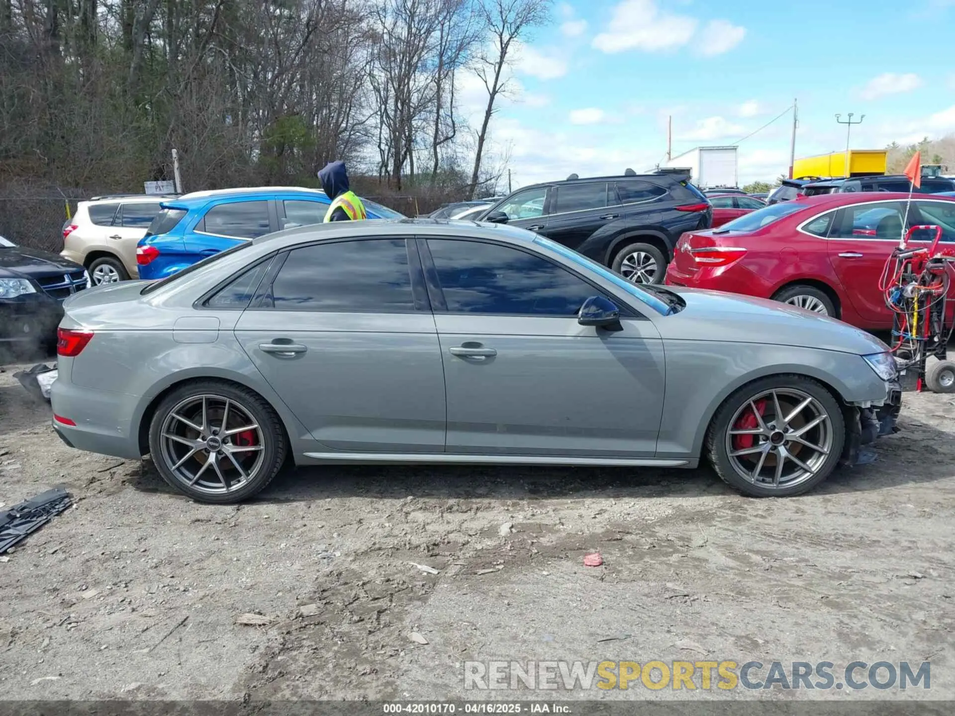 13 Фотография поврежденного автомобиля WAUB4AF49KA003745 AUDI S4 2019