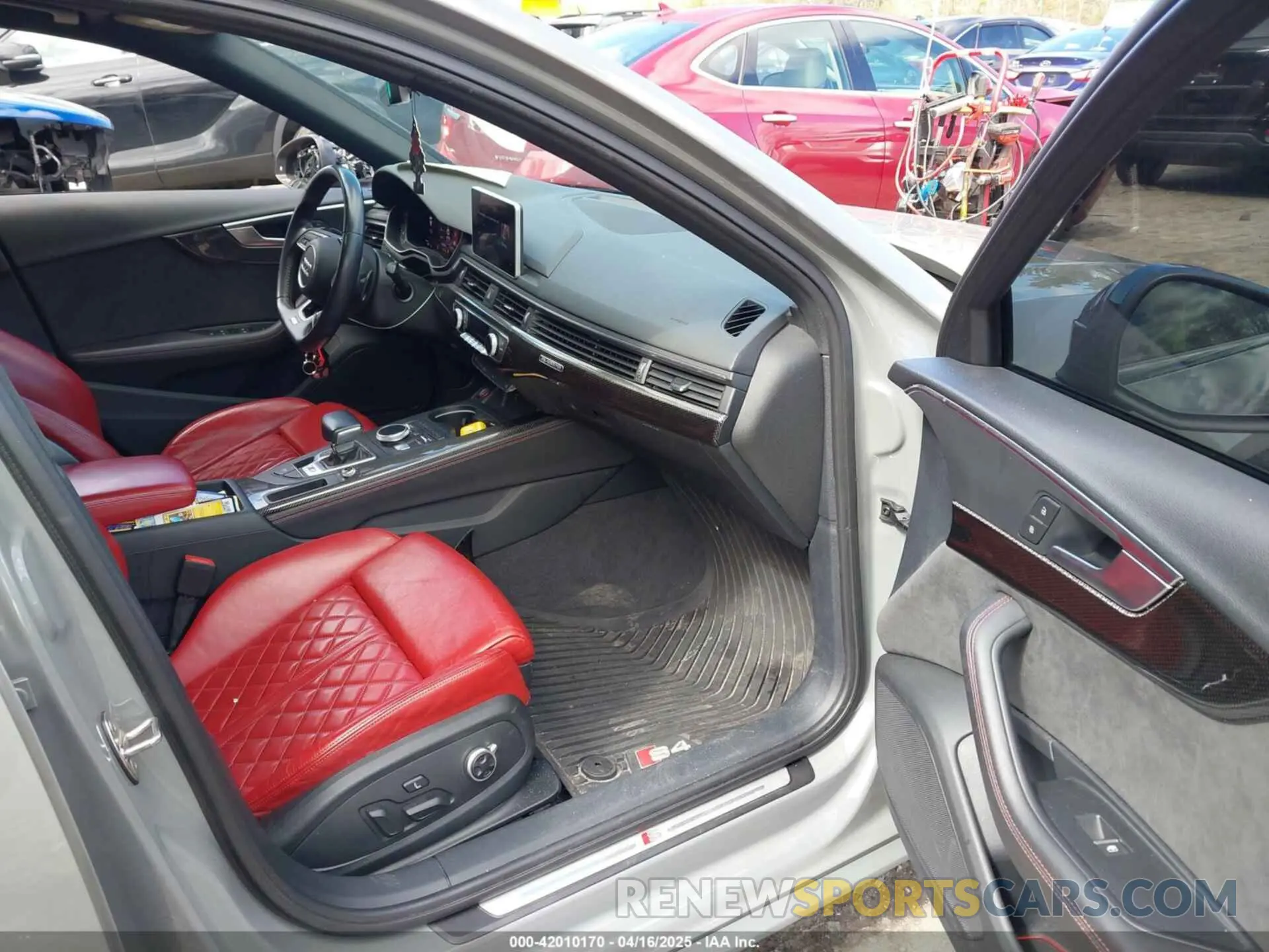 5 Фотография поврежденного автомобиля WAUB4AF49KA003745 AUDI S4 2019