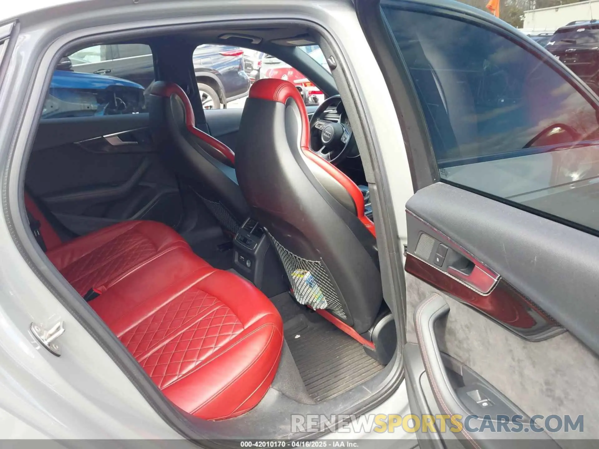 8 Фотография поврежденного автомобиля WAUB4AF49KA003745 AUDI S4 2019