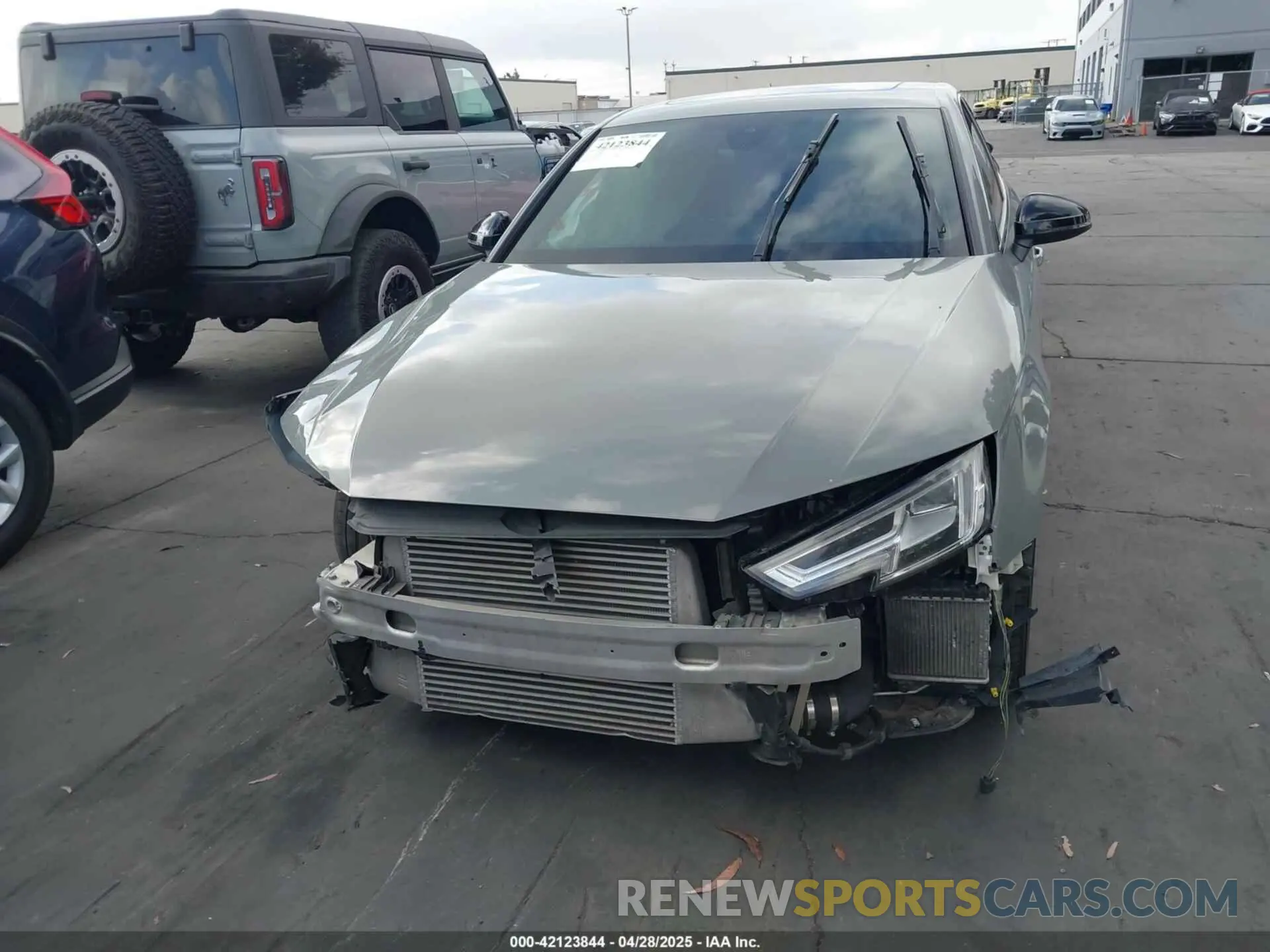 12 Photograph of a damaged car WAUB4AF49KA089090 AUDI S4 2019