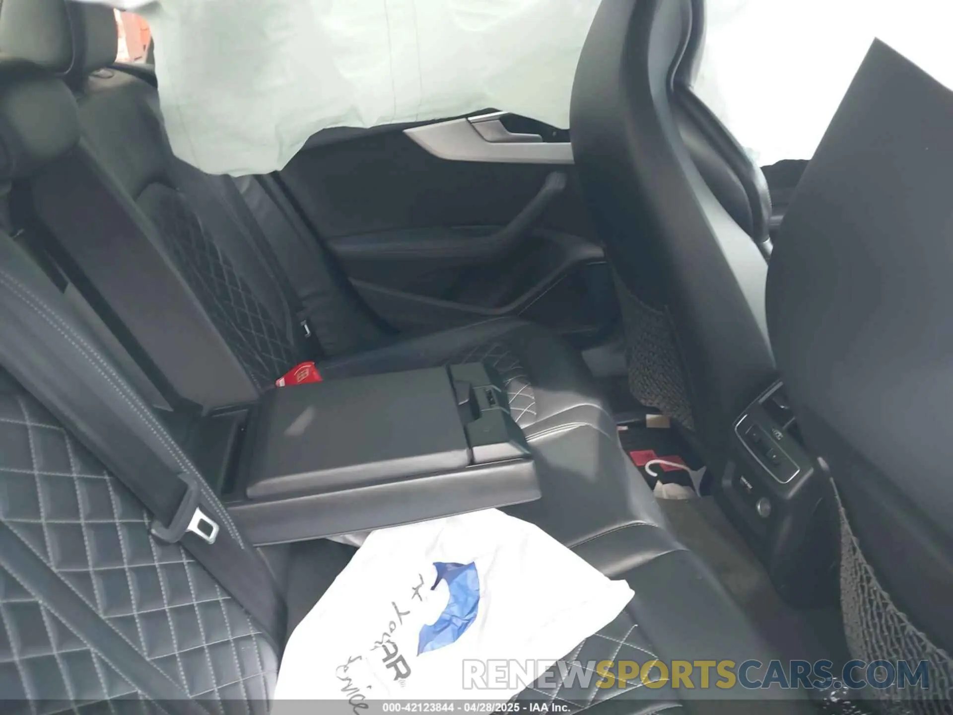 8 Photograph of a damaged car WAUB4AF49KA089090 AUDI S4 2019