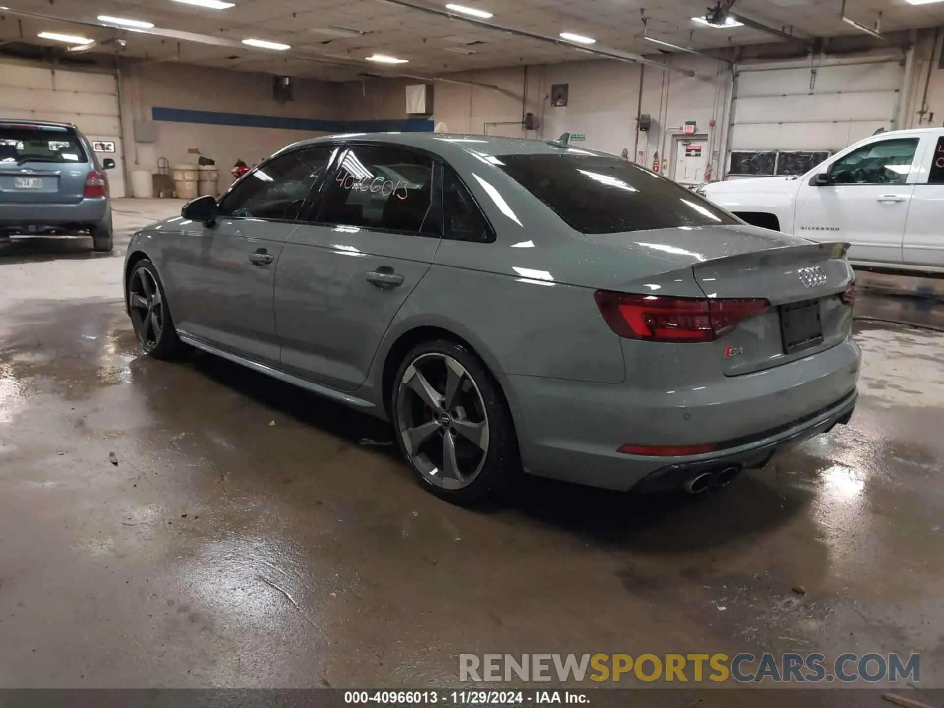 3 Фотография поврежденного автомобиля WAUB4AF4XKA069169 AUDI S4 2019