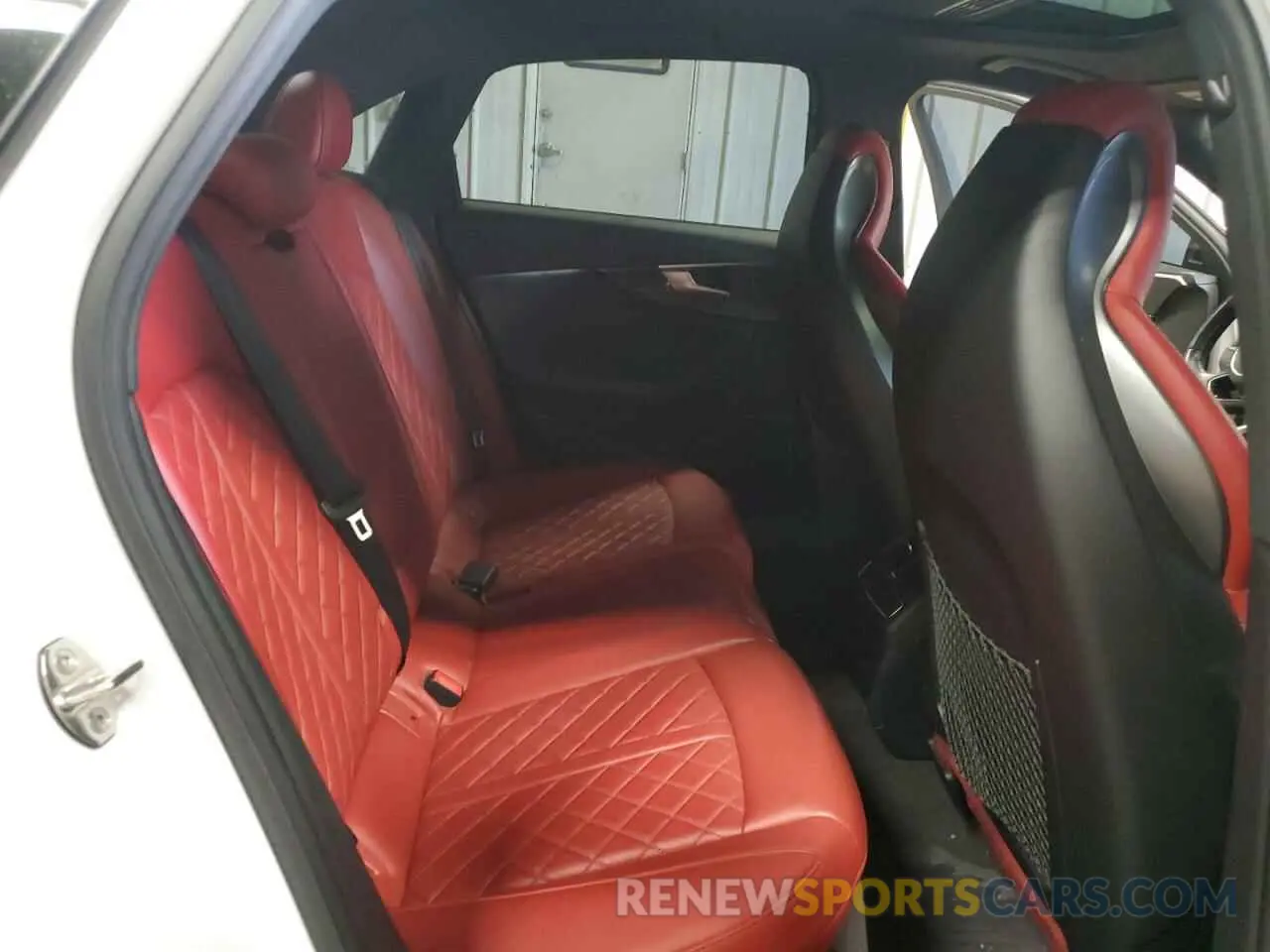 10 Photograph of a damaged car WAUB4AF4XKA047480 AUDI S4/RS4 2019
