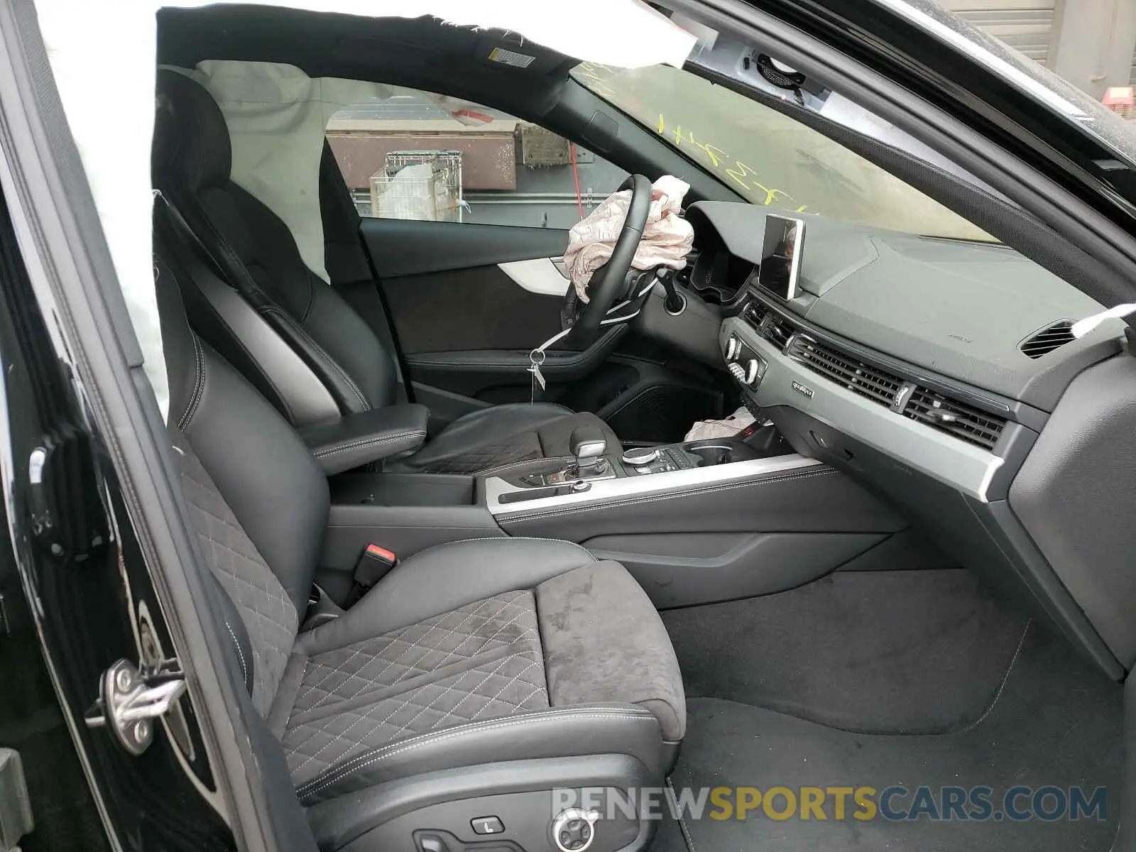5 Photograph of a damaged car WAUC4AF42KA057215 AUDI S4/RS4 2019