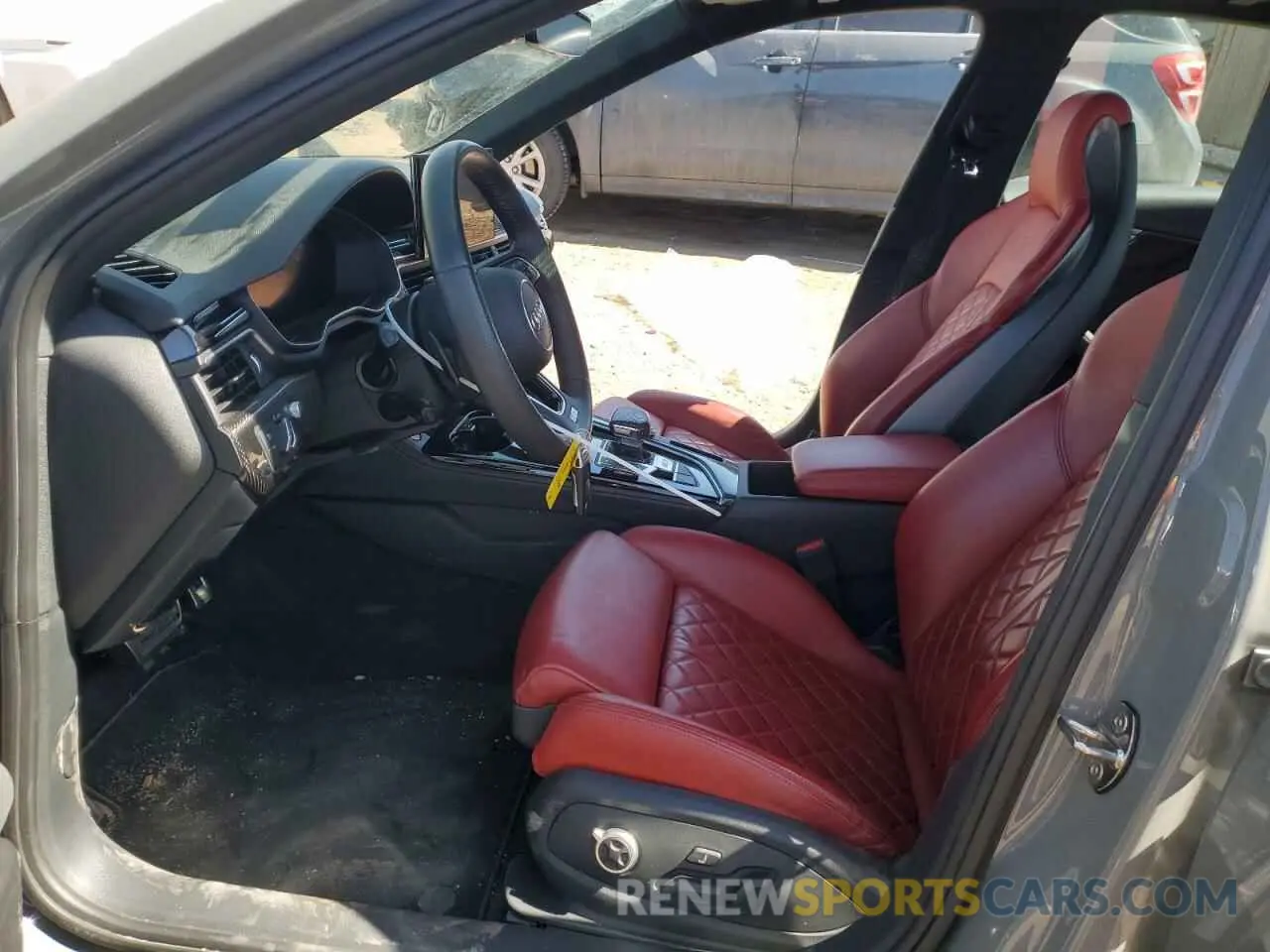 7 Photograph of a damaged car WAUC4AF47LA042565 AUDI S4/RS4 2020