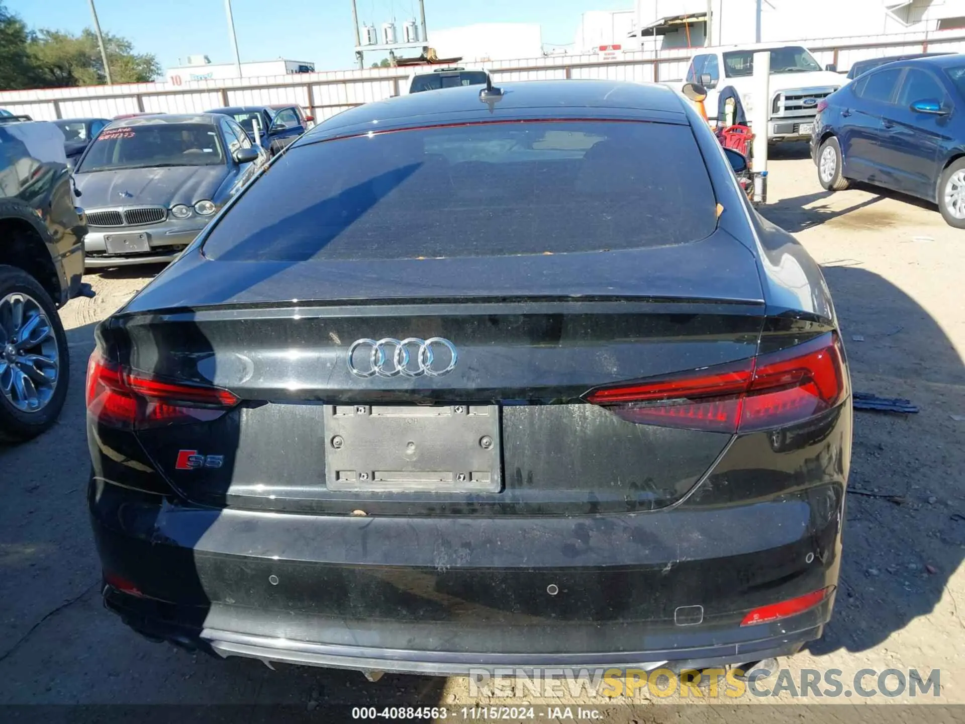 17 Photograph of a damaged car WAUB4CF50KA095302 AUDI S5 2019