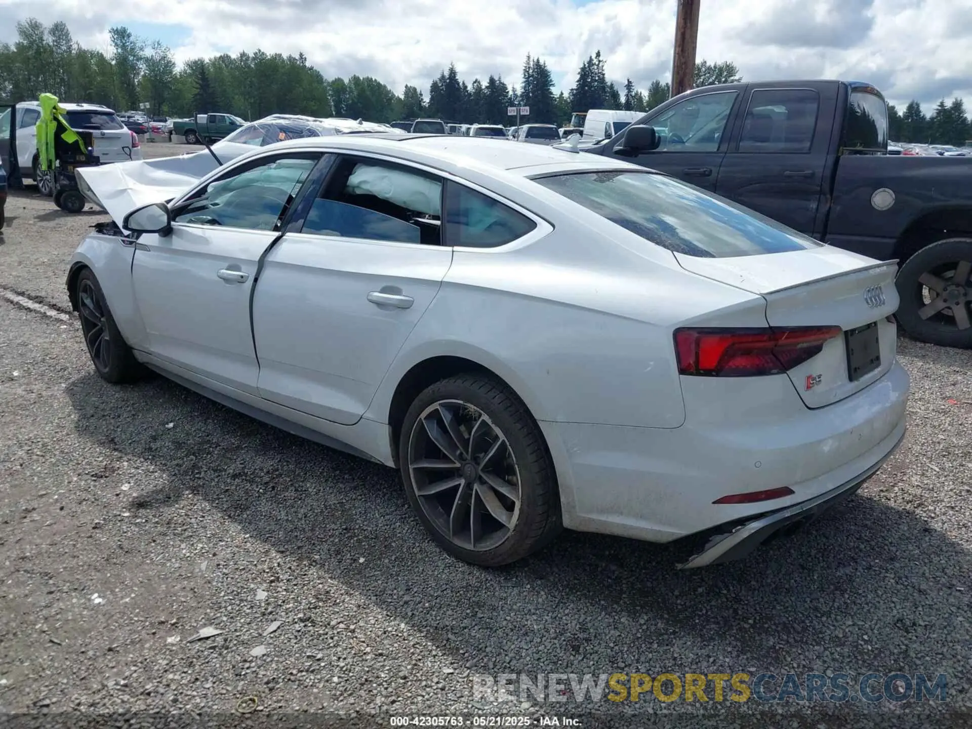 3 Фотография поврежденного автомобиля WAUC4CF59KA026631 AUDI S5 2019