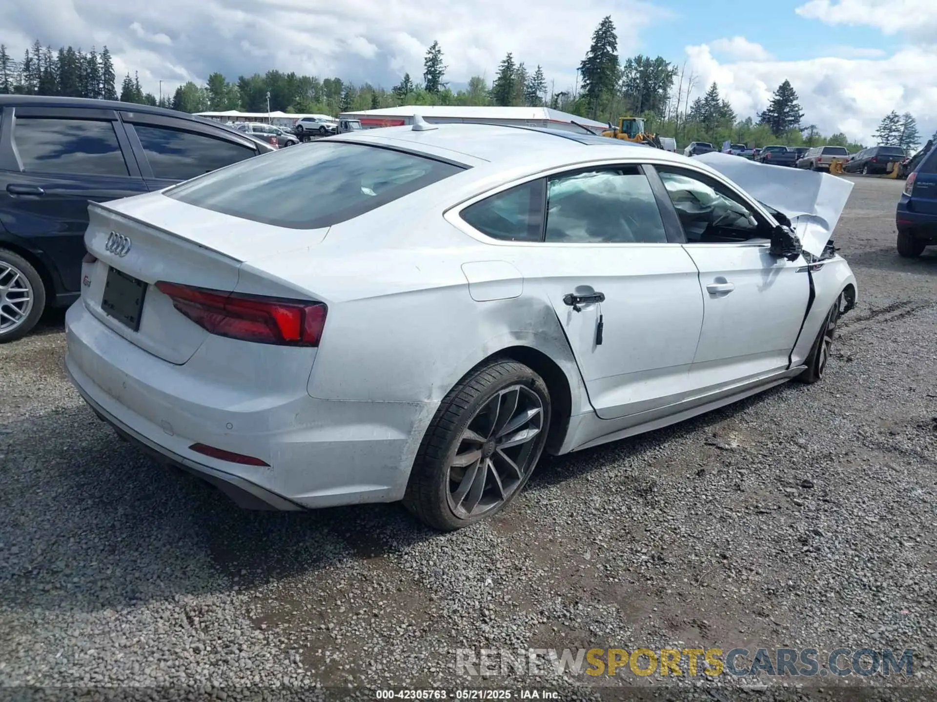 4 Фотография поврежденного автомобиля WAUC4CF59KA026631 AUDI S5 2019