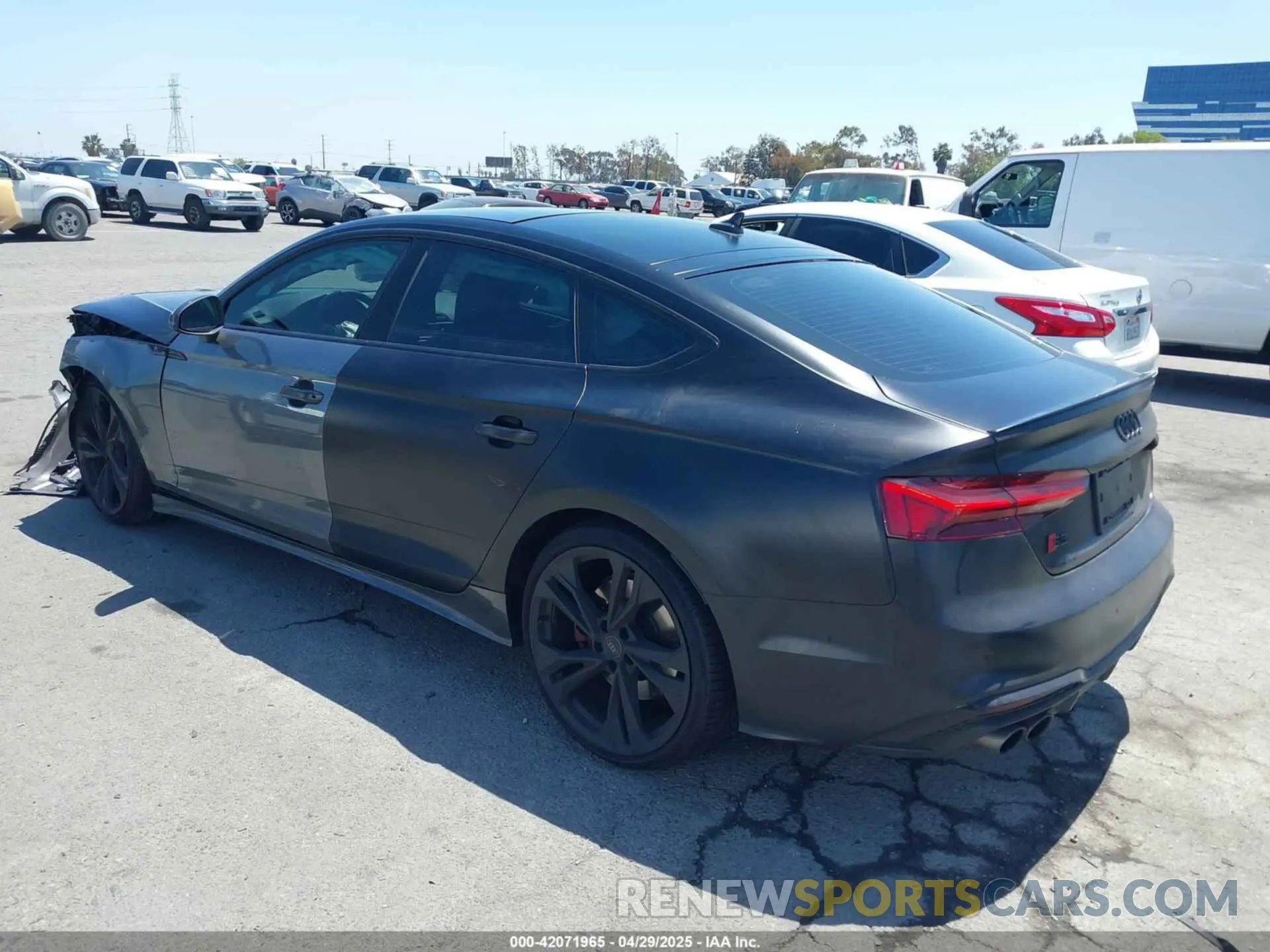 3 Photograph of a damaged car WAUC4CF58MA041642 AUDI S5 SPORTBACK 2021