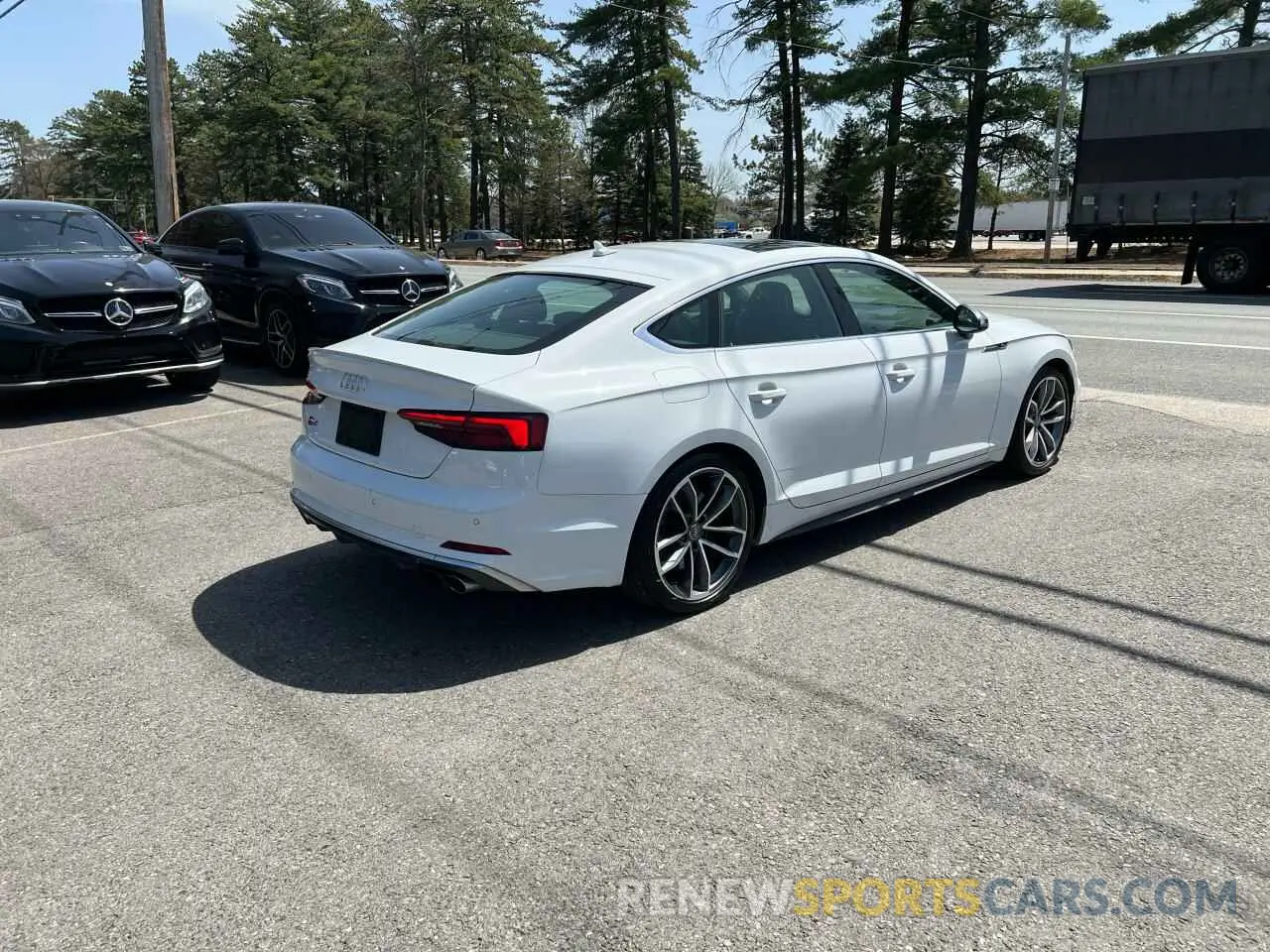 4 Photograph of a damaged car WAUB4CF52KA016552 AUDI S5/RS5 2019
