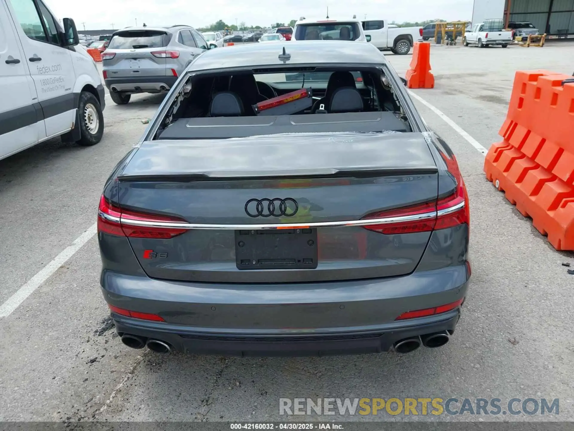 17 Фотография поврежденного автомобиля WAUDFAF28LN037283 AUDI S6 2020
