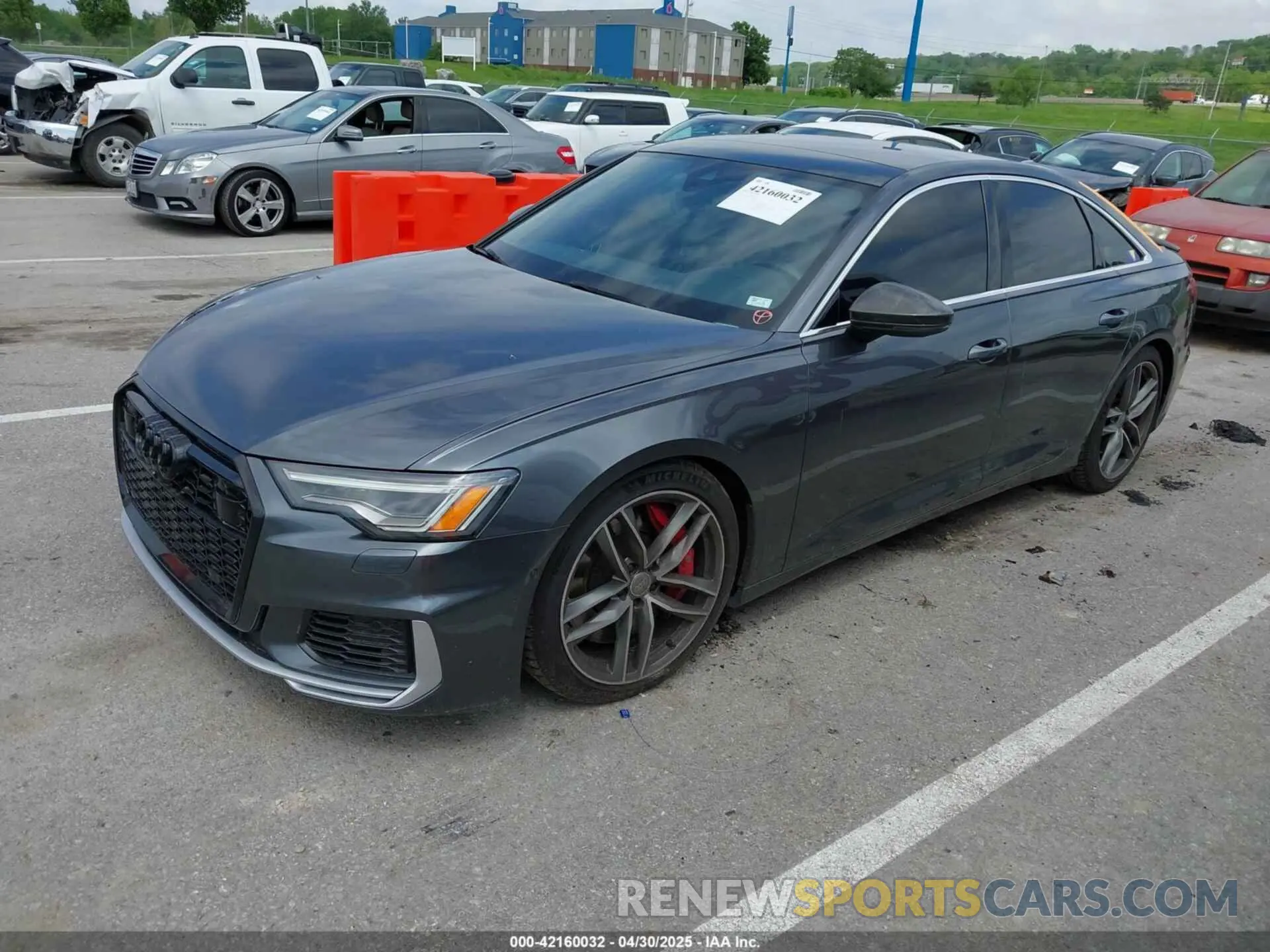 2 Фотография поврежденного автомобиля WAUDFAF28LN037283 AUDI S6 2020