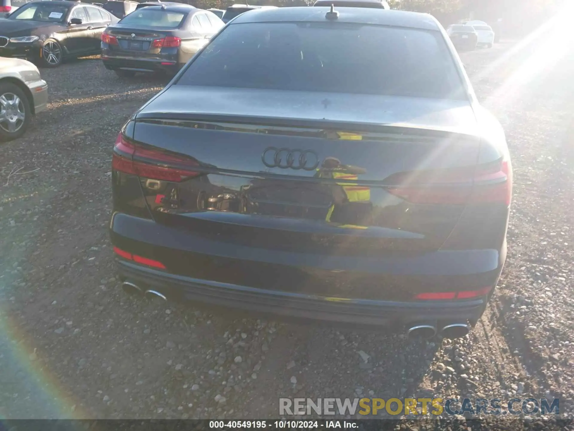 16 Photograph of a damaged car WAUDFBF24NN022224 AUDI S6 2022