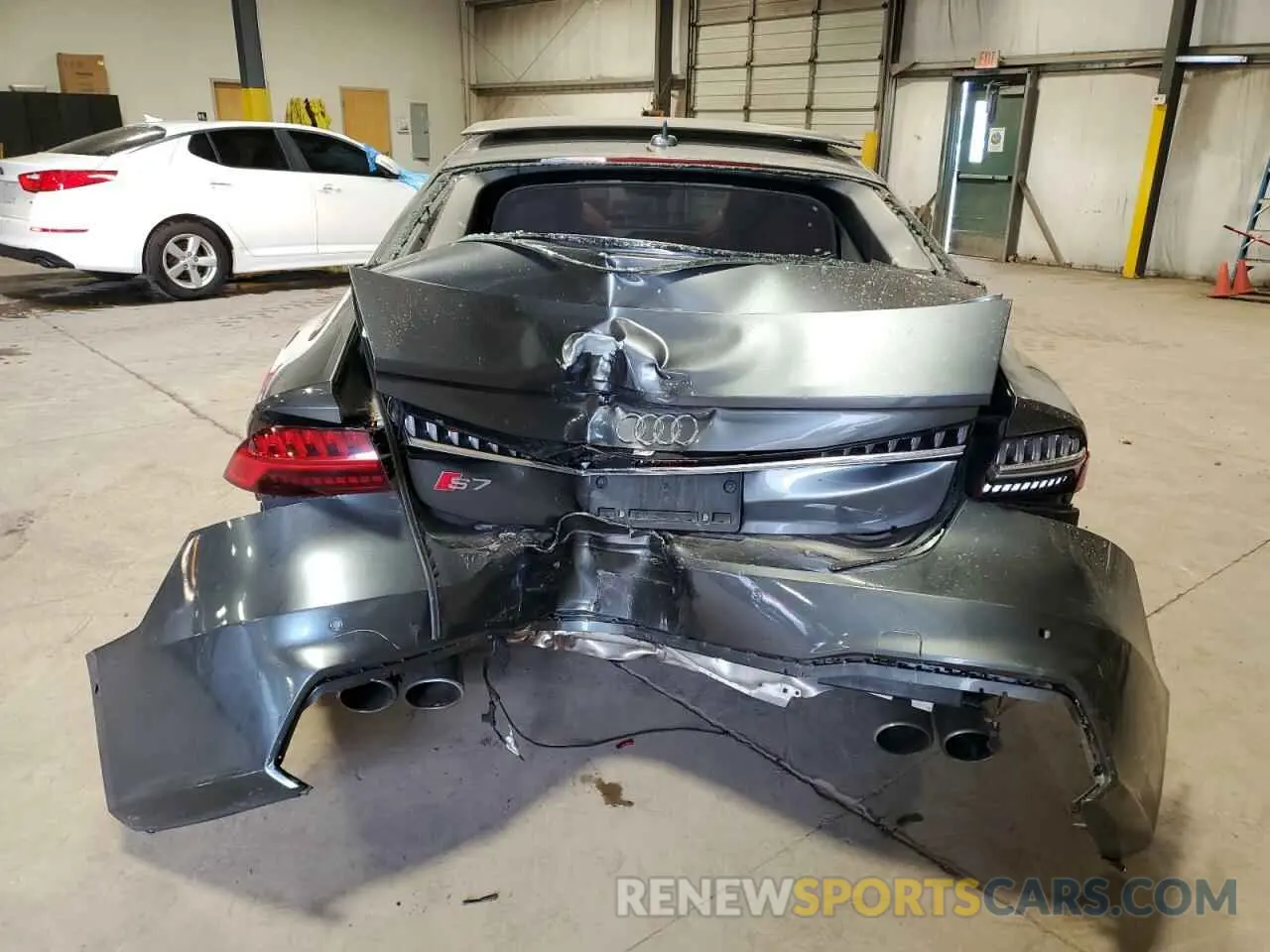 6 Photograph of a damaged car WAUSFAF24LN020228 AUDI S7/RS7 2020