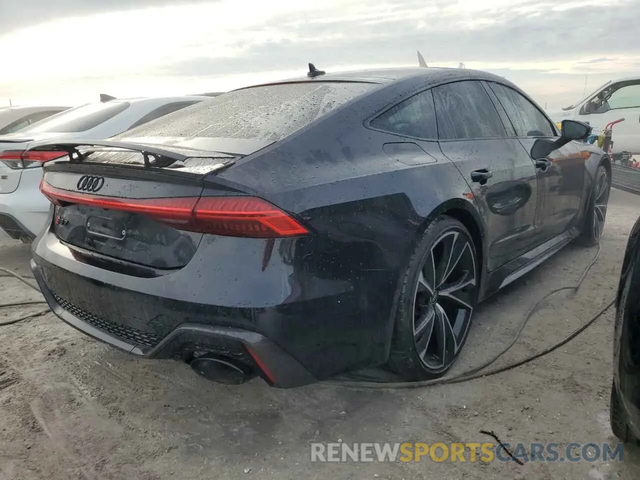 3 Photograph of a damaged car WUAPCBF25MN907221 AUDI S7/RS7 2021