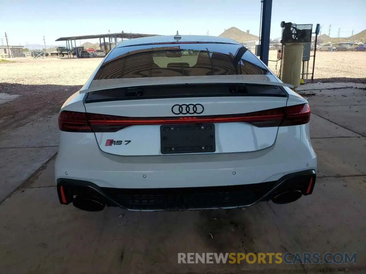 6 Photograph of a damaged car WUAPCBF27NN902149 AUDI S7/RS7 2022
