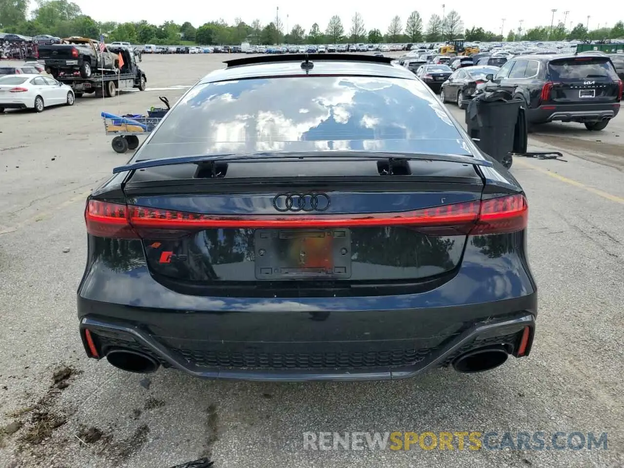 6 Photograph of a damaged car WUAPCBF27NN905150 AUDI S7/RS7 2022