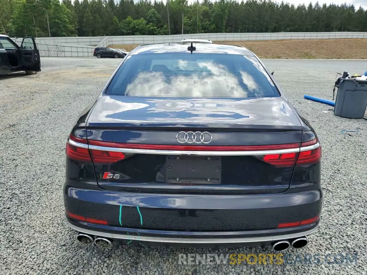 6 Photograph of a damaged car WAU8SAF87LN001957 AUDI S8 2020