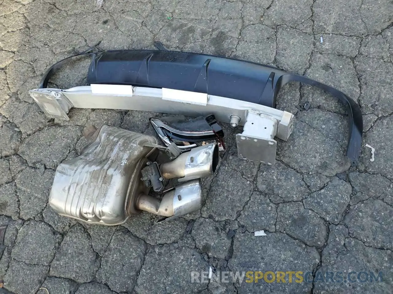 12 Photograph of a damaged car WAU8SAF89LN013818 AUDI S8 2020