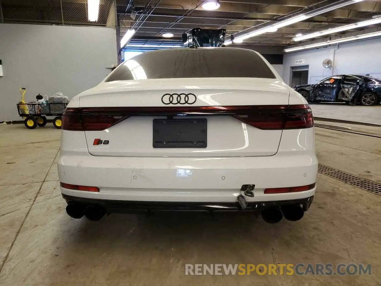 6 Photograph of a damaged car WAULSBF83NN008651 AUDI S8 2022