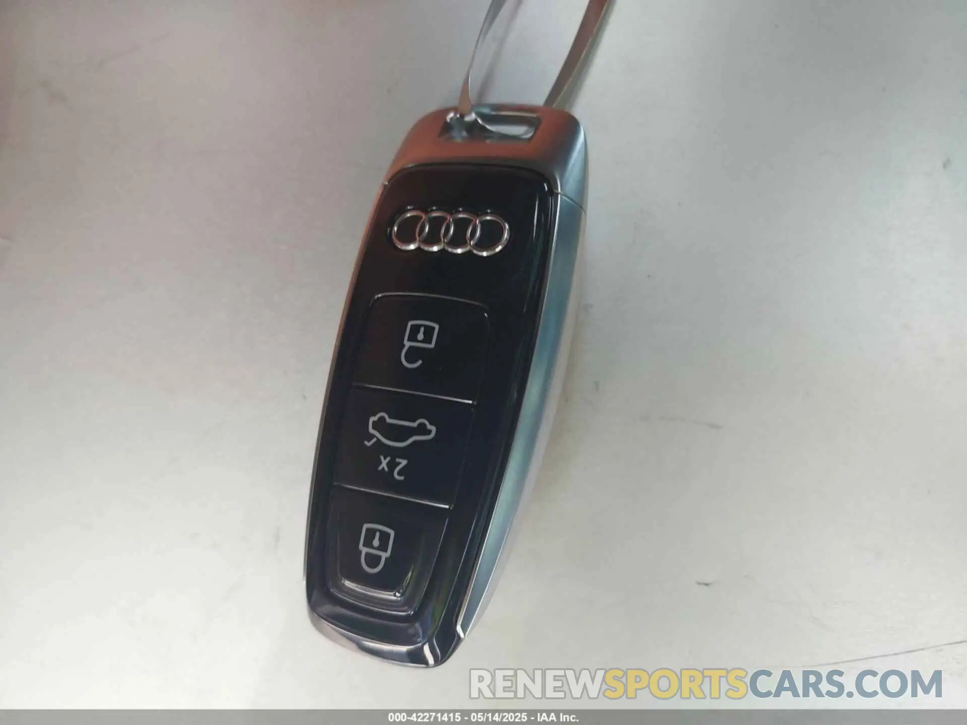 11 Фотография поврежденного автомобиля WAULSBF88PN002413 AUDI S8 2023