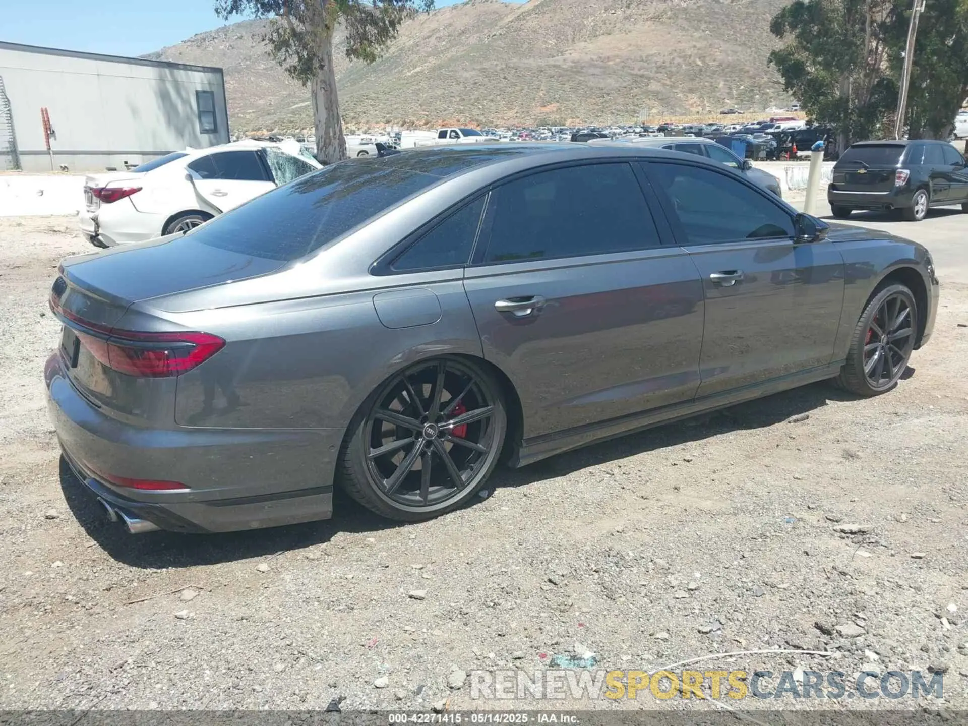 4 Фотография поврежденного автомобиля WAULSBF88PN002413 AUDI S8 2023