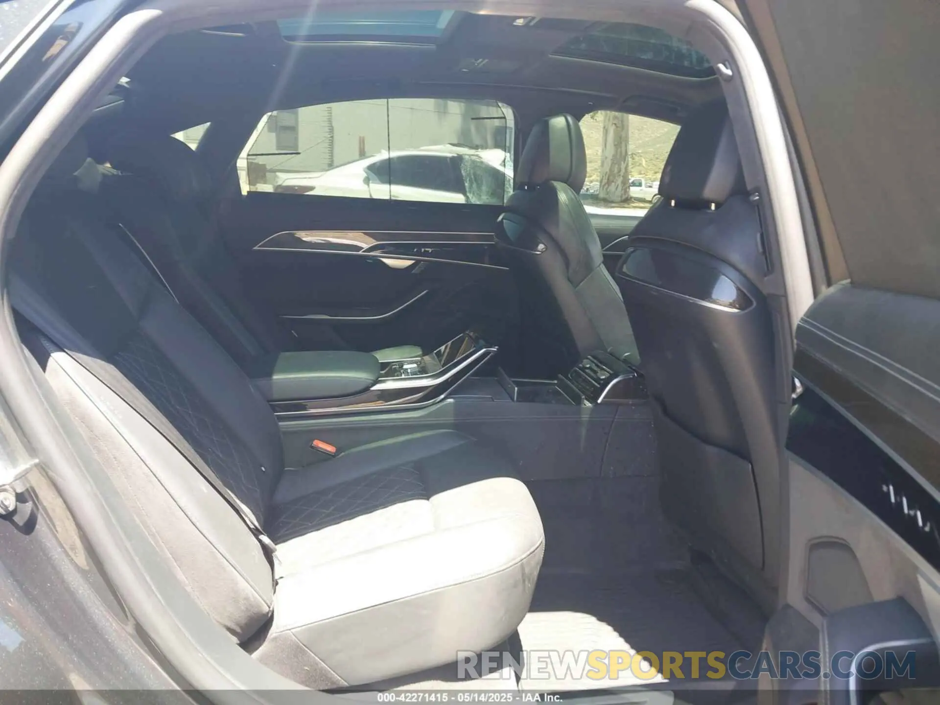 8 Фотография поврежденного автомобиля WAULSBF88PN002413 AUDI S8 2023