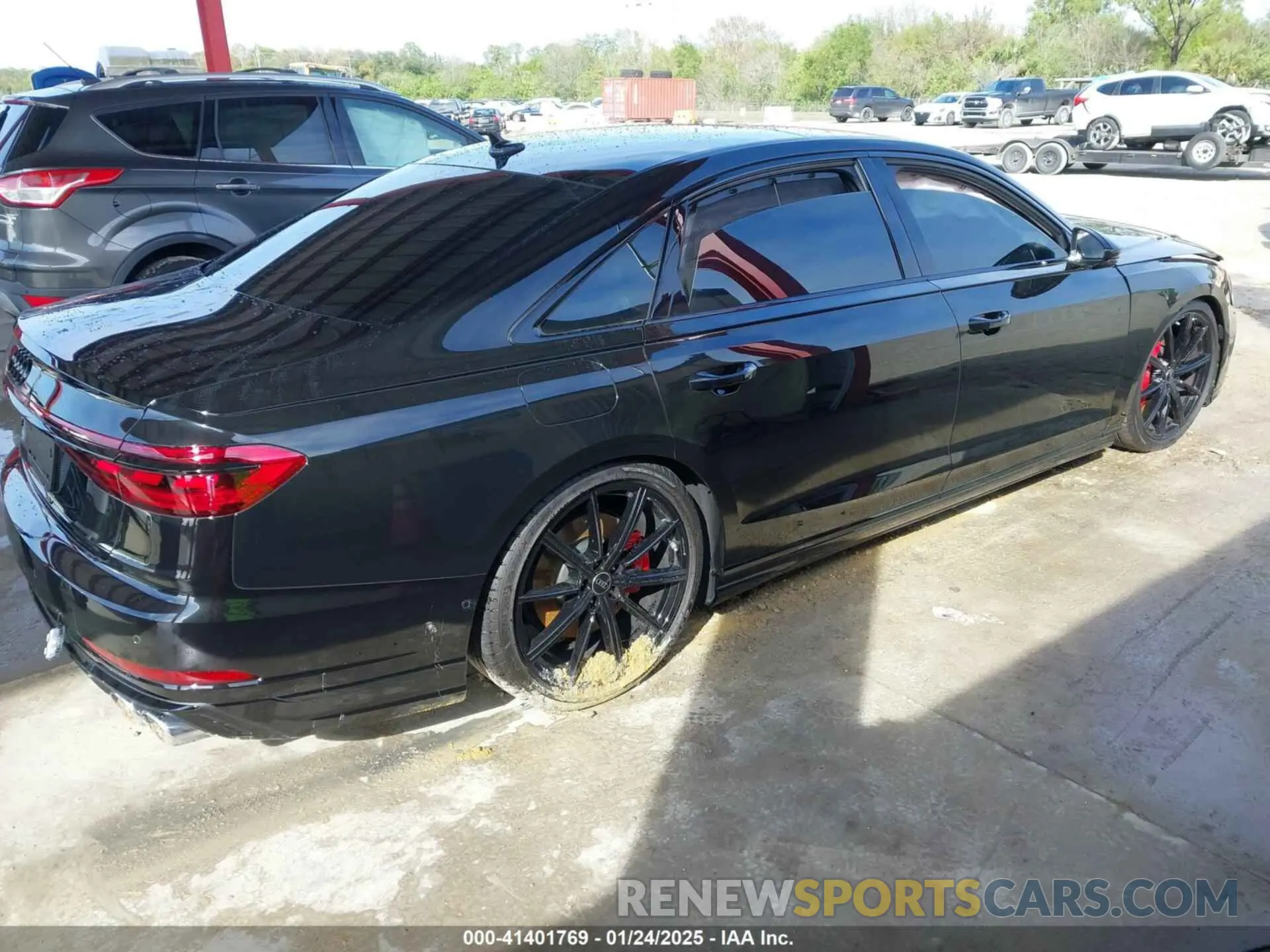 4 Фотография поврежденного автомобиля WAULSAF86RN013889 AUDI S8 2024