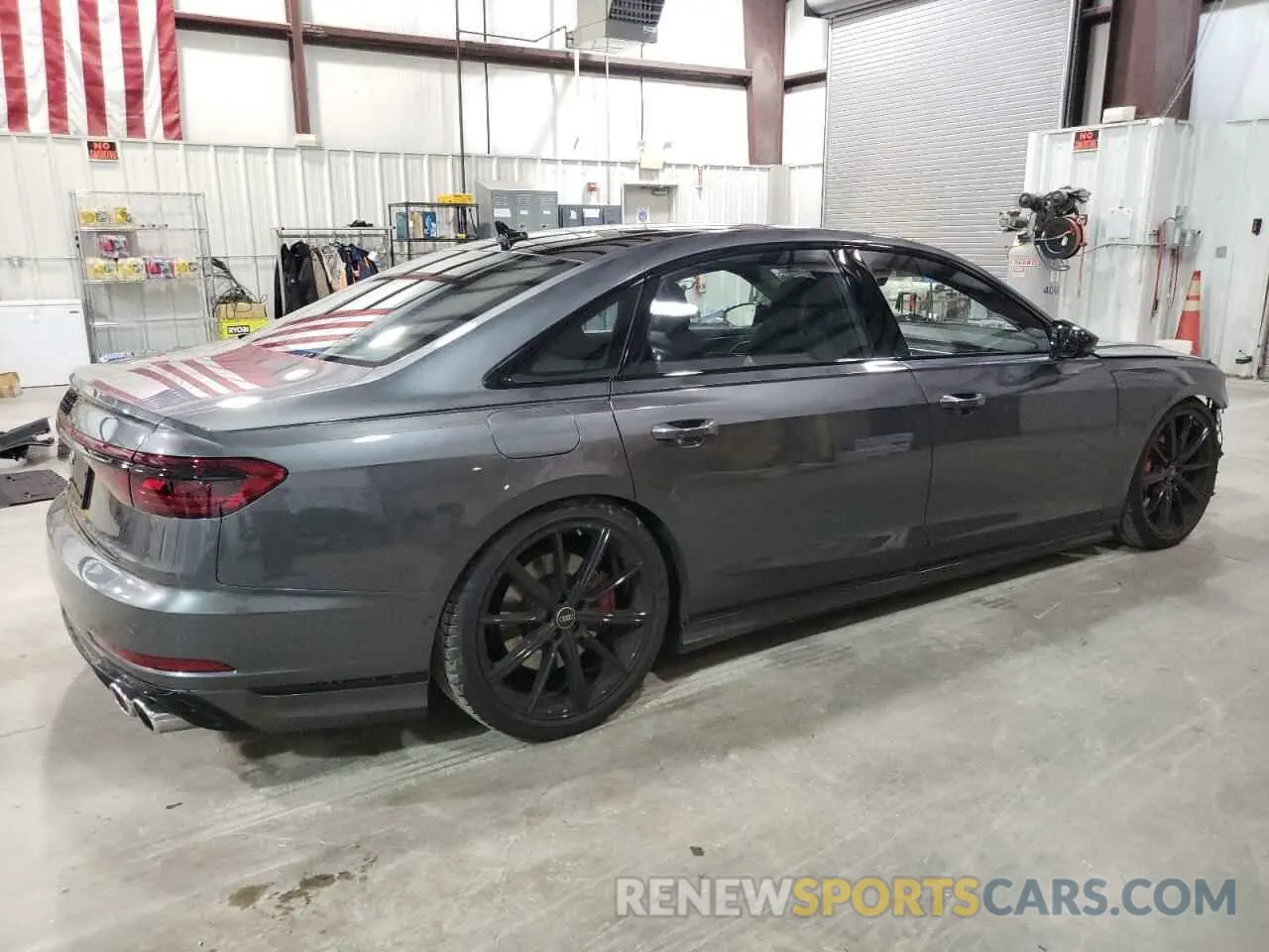 3 Фотография поврежденного автомобиля WAULSBF88RN010711 AUDI S8 2024