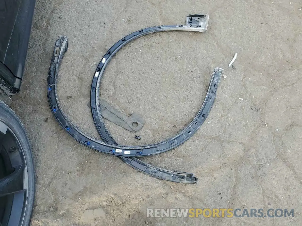 13 Photograph of a damaged car WA1B4AFY5K2049695 AUDI SQ5 2019