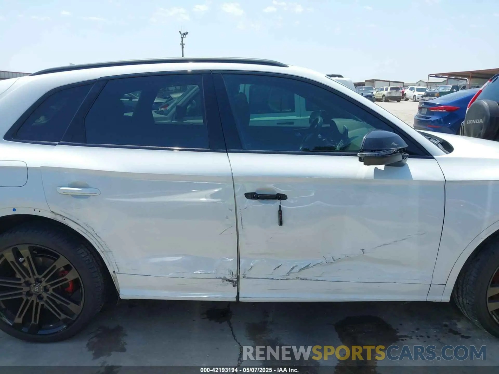 14 Photograph of a damaged car WA1B4AFY8K2107525 AUDI SQ5 2019
