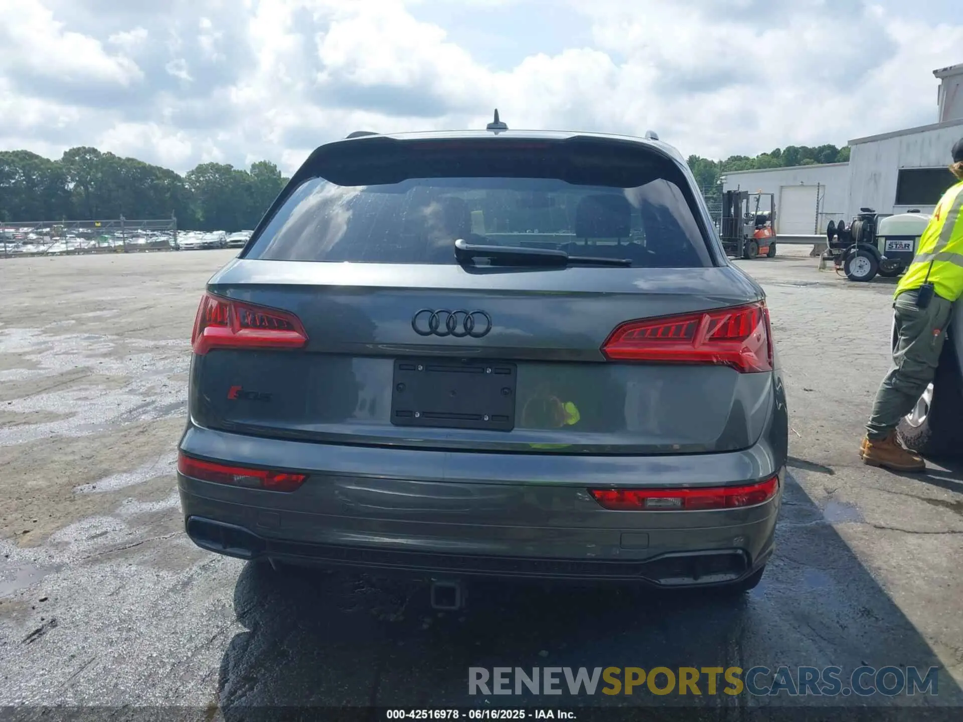 16 Photograph of a damaged car WA1C4AFY5K2029449 AUDI SQ5 2019
