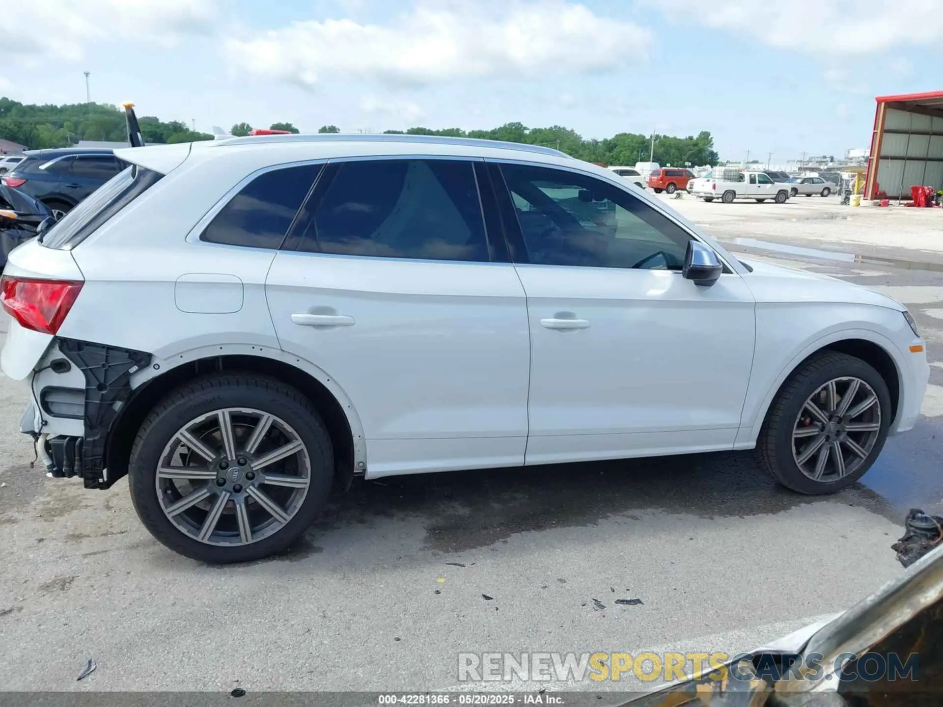 14 Photograph of a damaged car WA1A4AFY9L2004398 AUDI SQ5 2020