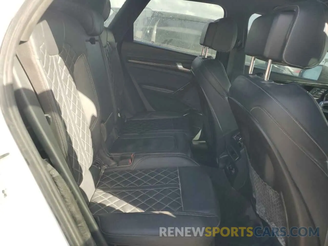11 Photograph of a damaged car WA1B4AFY8L2040152 AUDI SQ5 2020